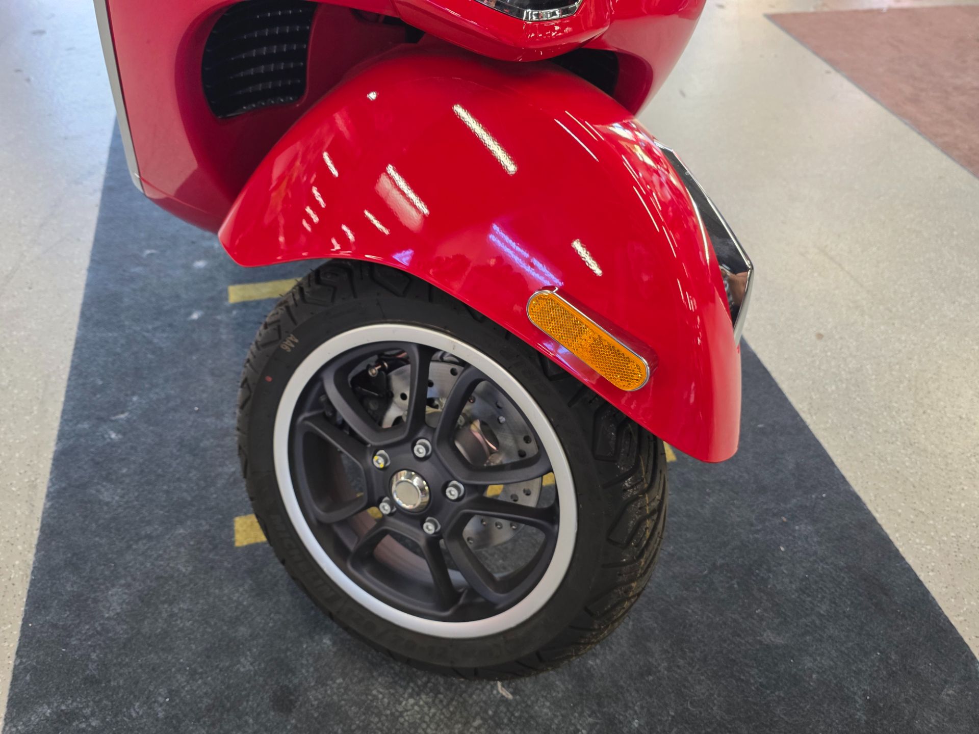 2024 Vespa GTS Super 300 in Fort Myers, Florida - Photo 4