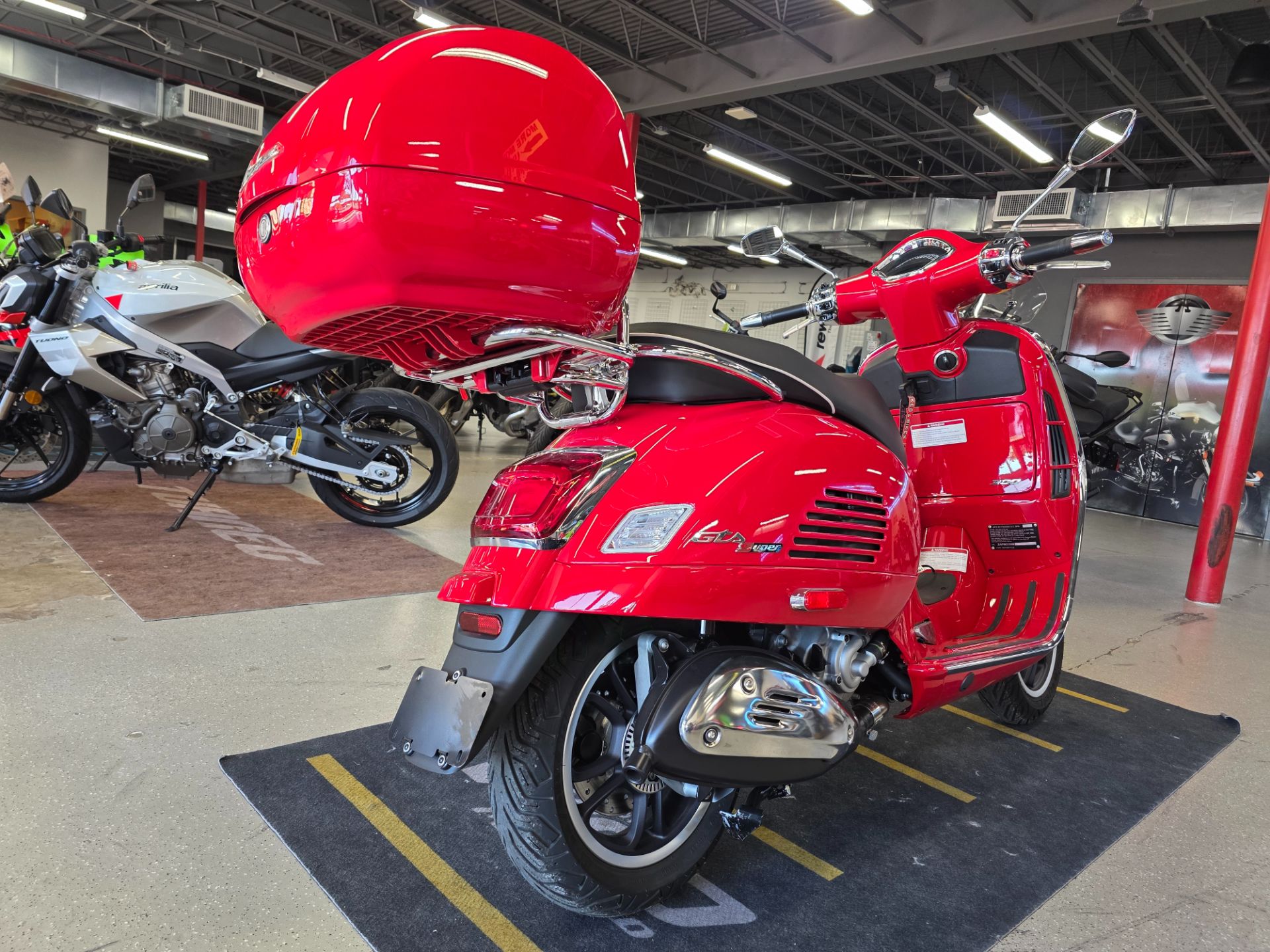 2024 Vespa GTS Super 300 in Fort Myers, Florida - Photo 7
