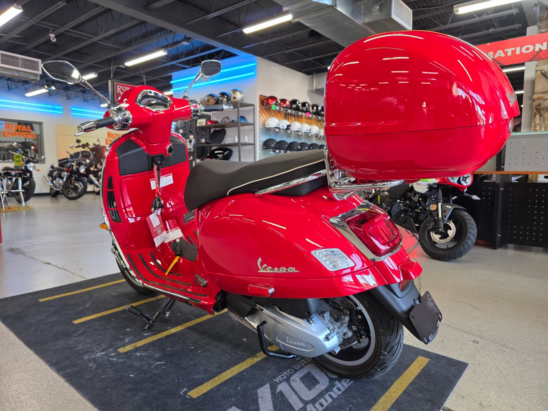 2024 Vespa GTS Super 300 in Fort Myers, Florida - Photo 9