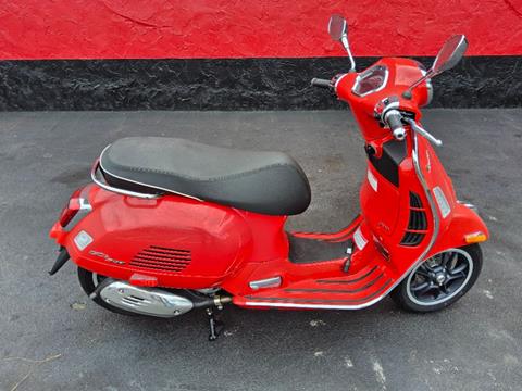 2024 Vespa GTS Super 300 in Fort Myers, Florida - Photo 2