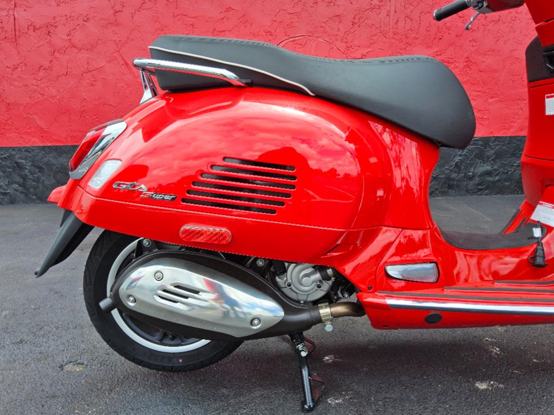 2024 Vespa GTS Super 300 in Fort Myers, Florida - Photo 3