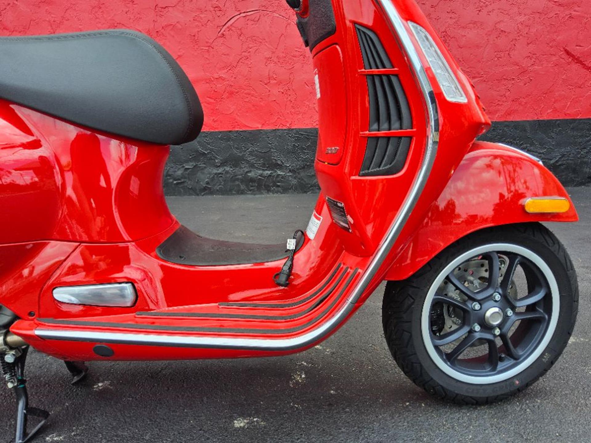 2024 Vespa GTS Super 300 in Fort Myers, Florida - Photo 4