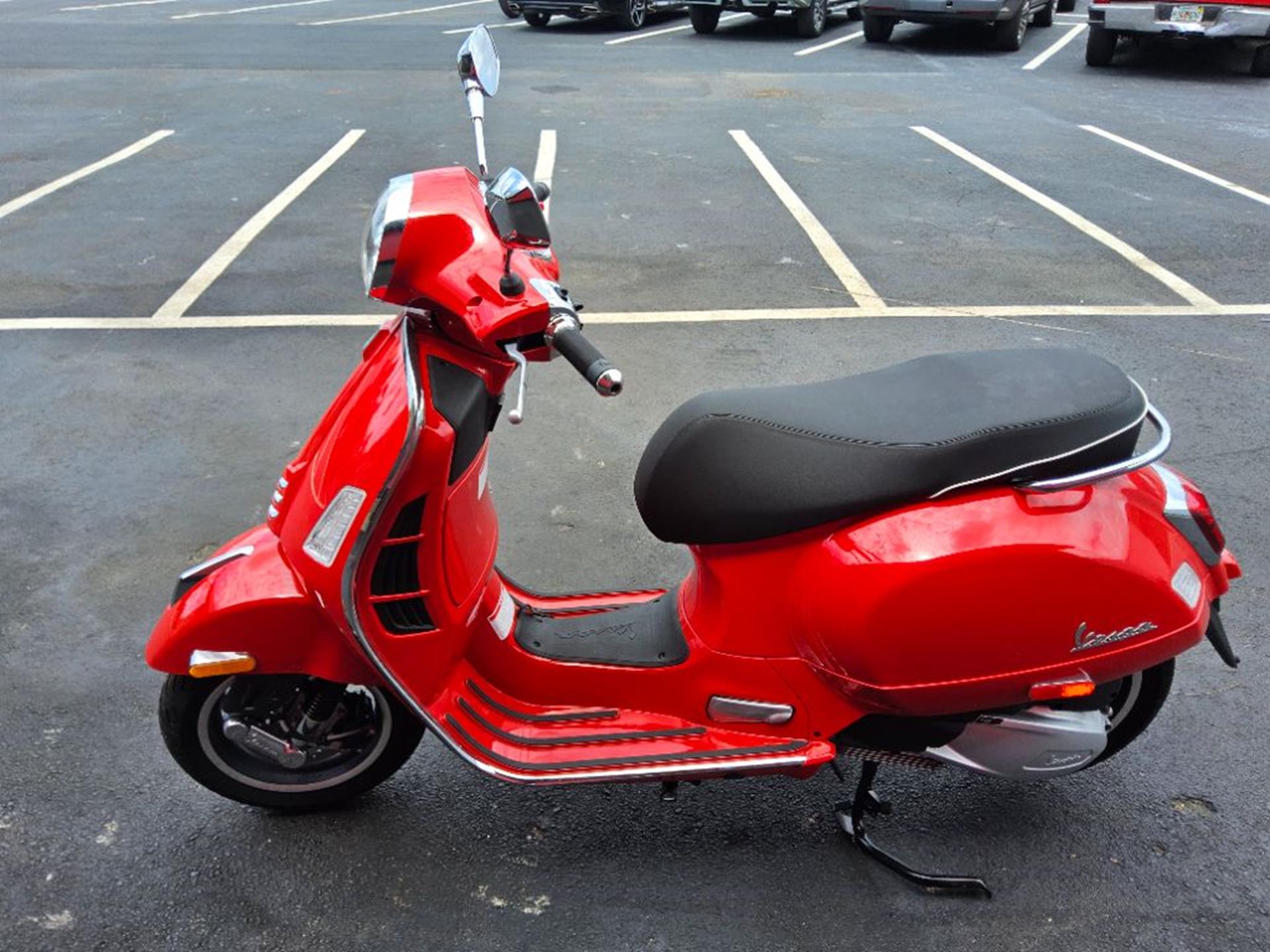 2024 Vespa GTS Super 300 in Fort Myers, Florida - Photo 6