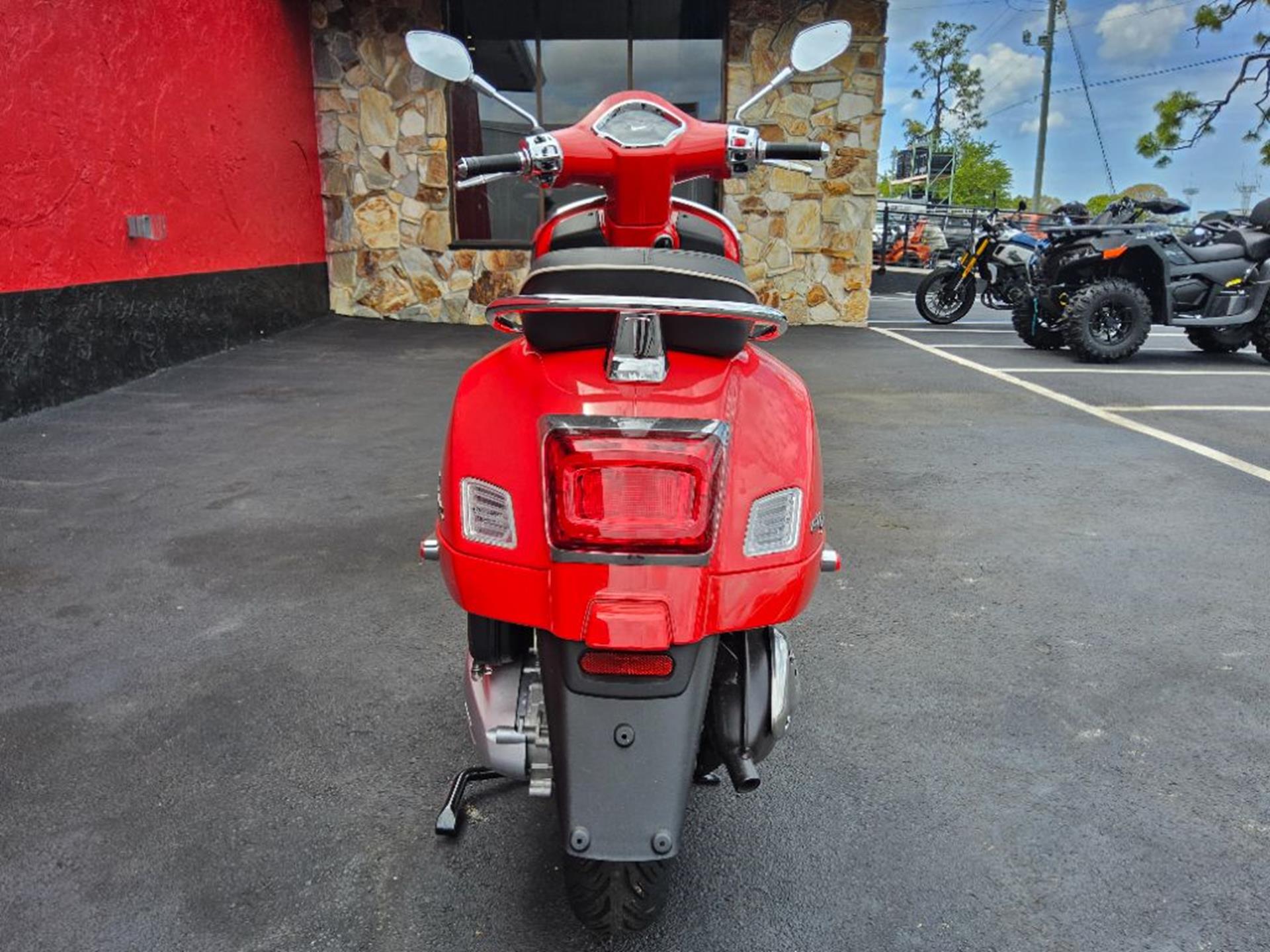 2024 Vespa GTS Super 300 in Fort Myers, Florida - Photo 9