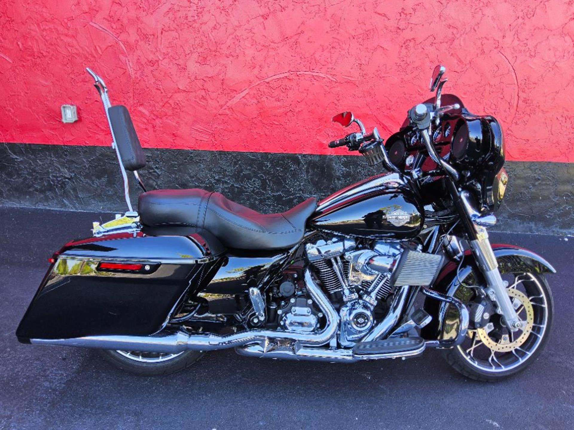 2021 Harley-Davidson Street Glide® Special 1