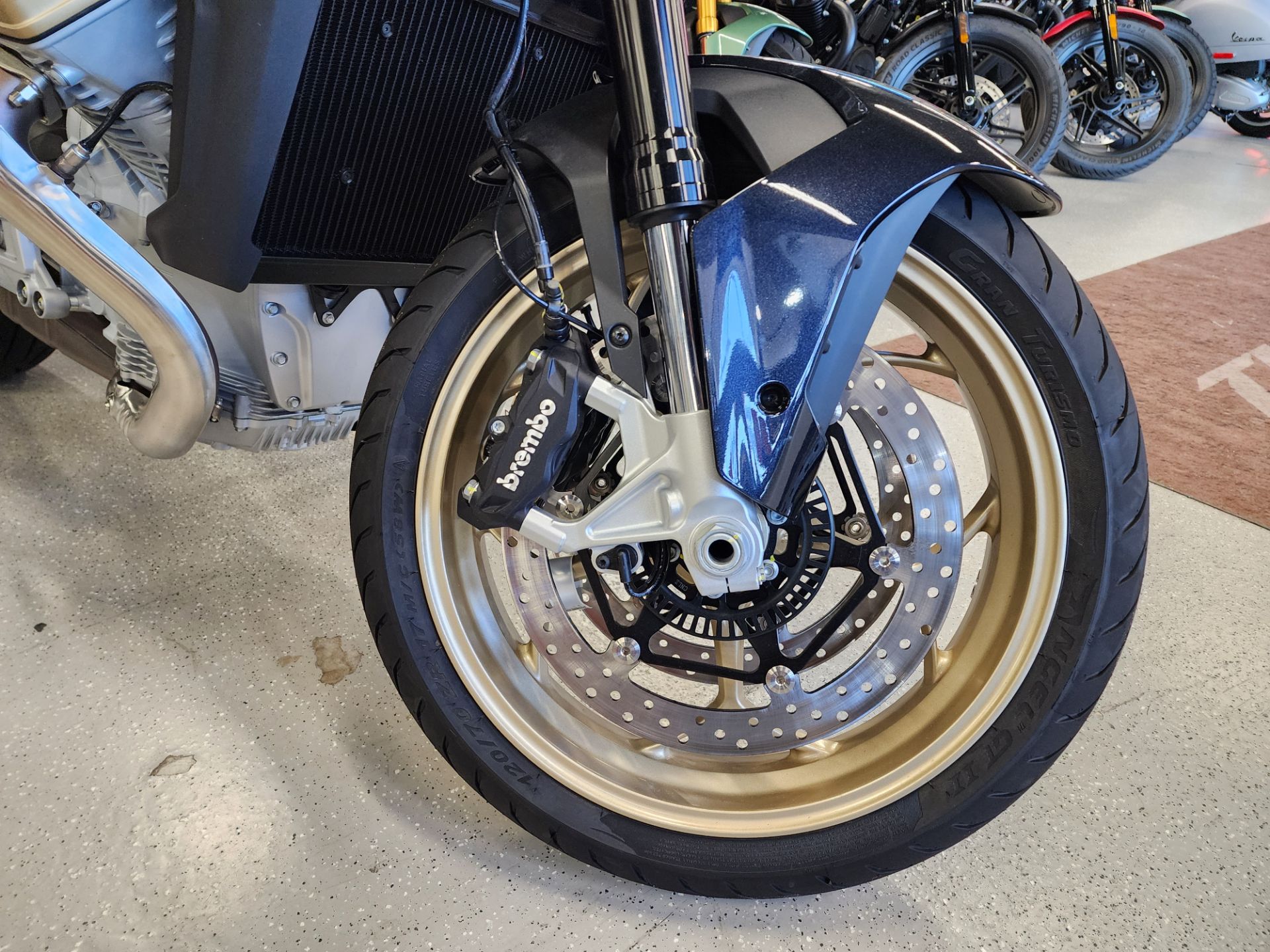 2024 Moto Guzzi V100 Mandello in Fort Myers, Florida - Photo 3