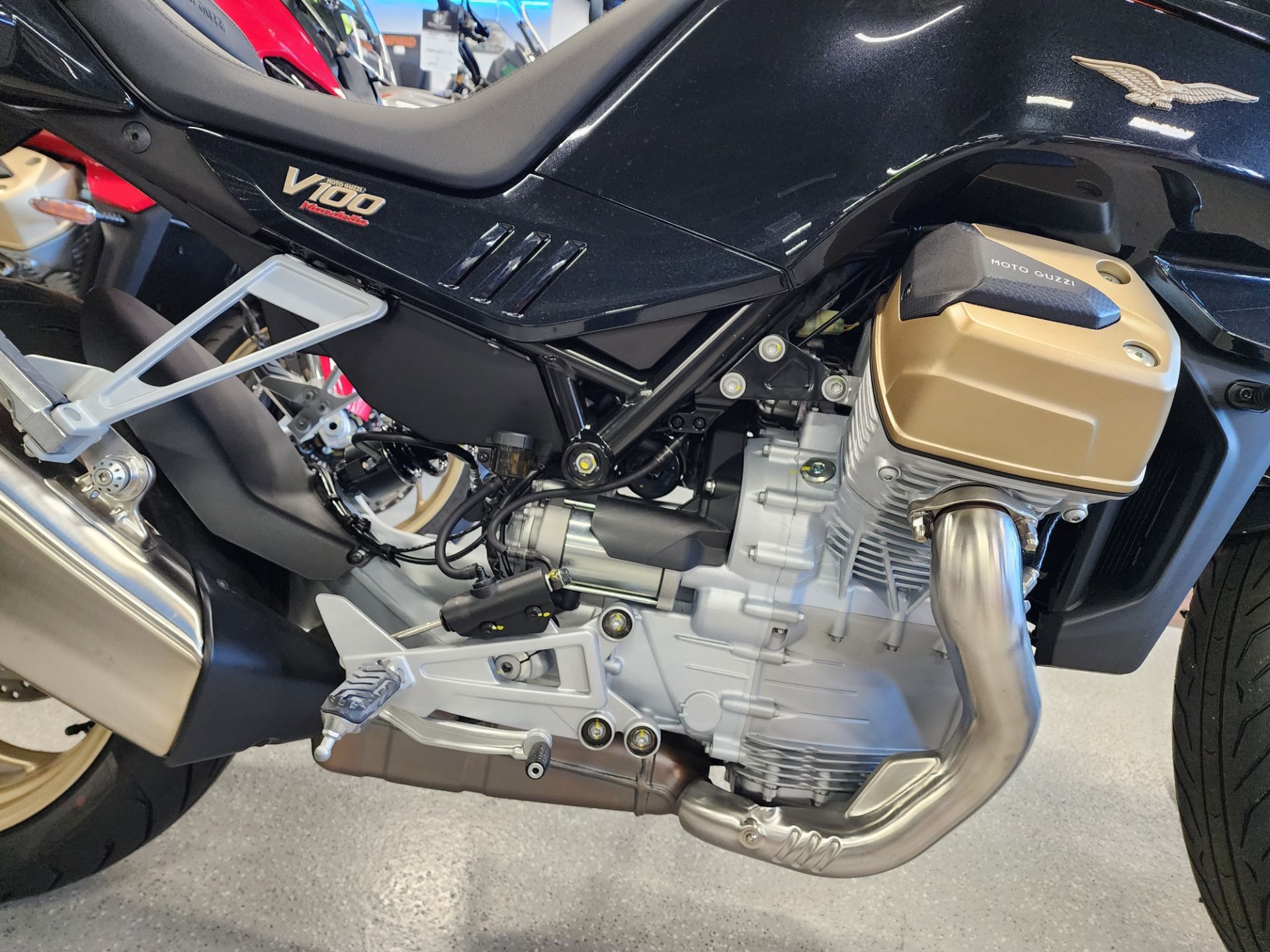 2024 Moto Guzzi V100 Mandello in Fort Myers, Florida - Photo 5