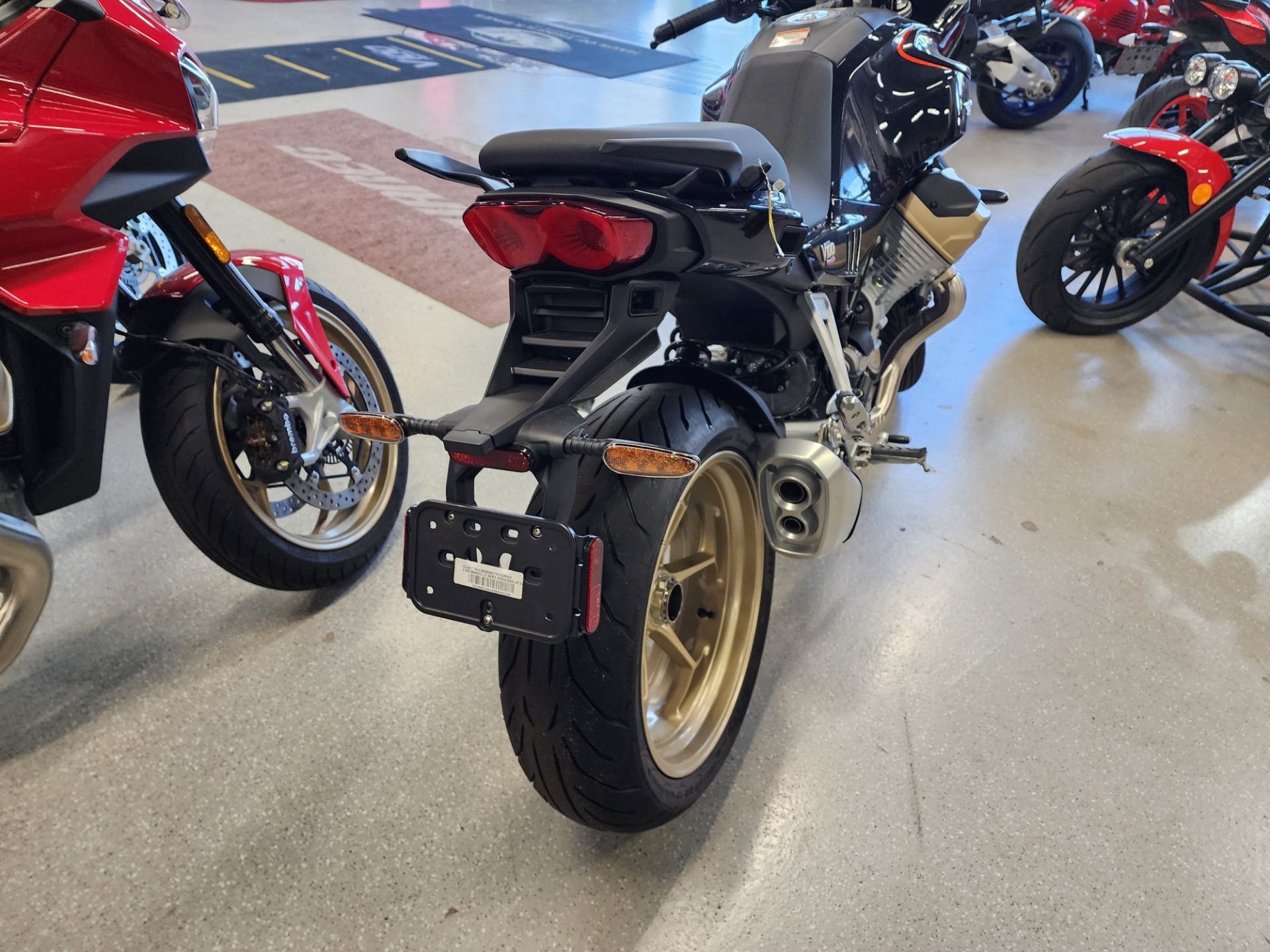 2024 Moto Guzzi V100 Mandello in Fort Myers, Florida - Photo 12