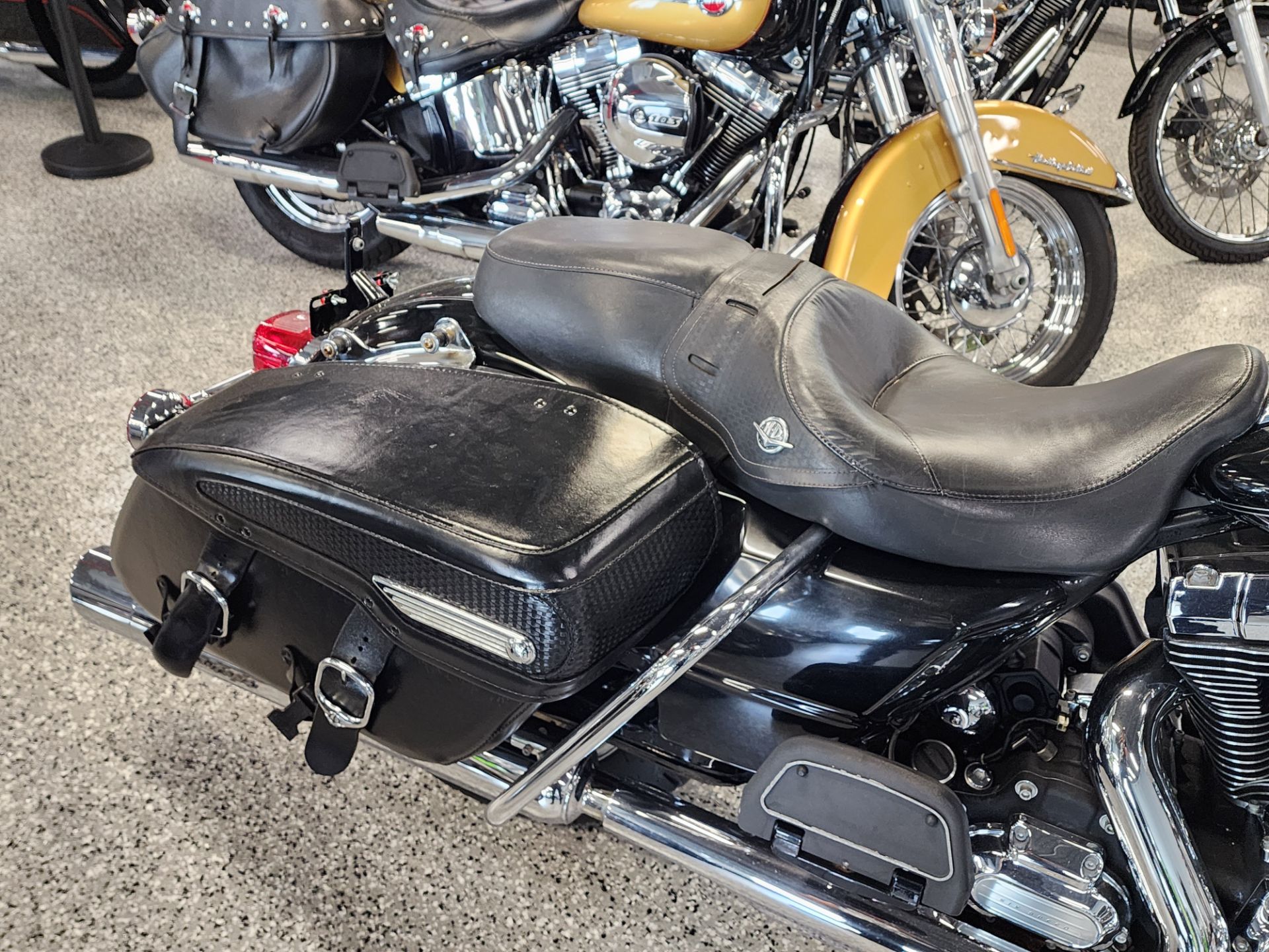 2013 Harley-Davidson Road King® Classic in Fort Myers, Florida - Photo 10