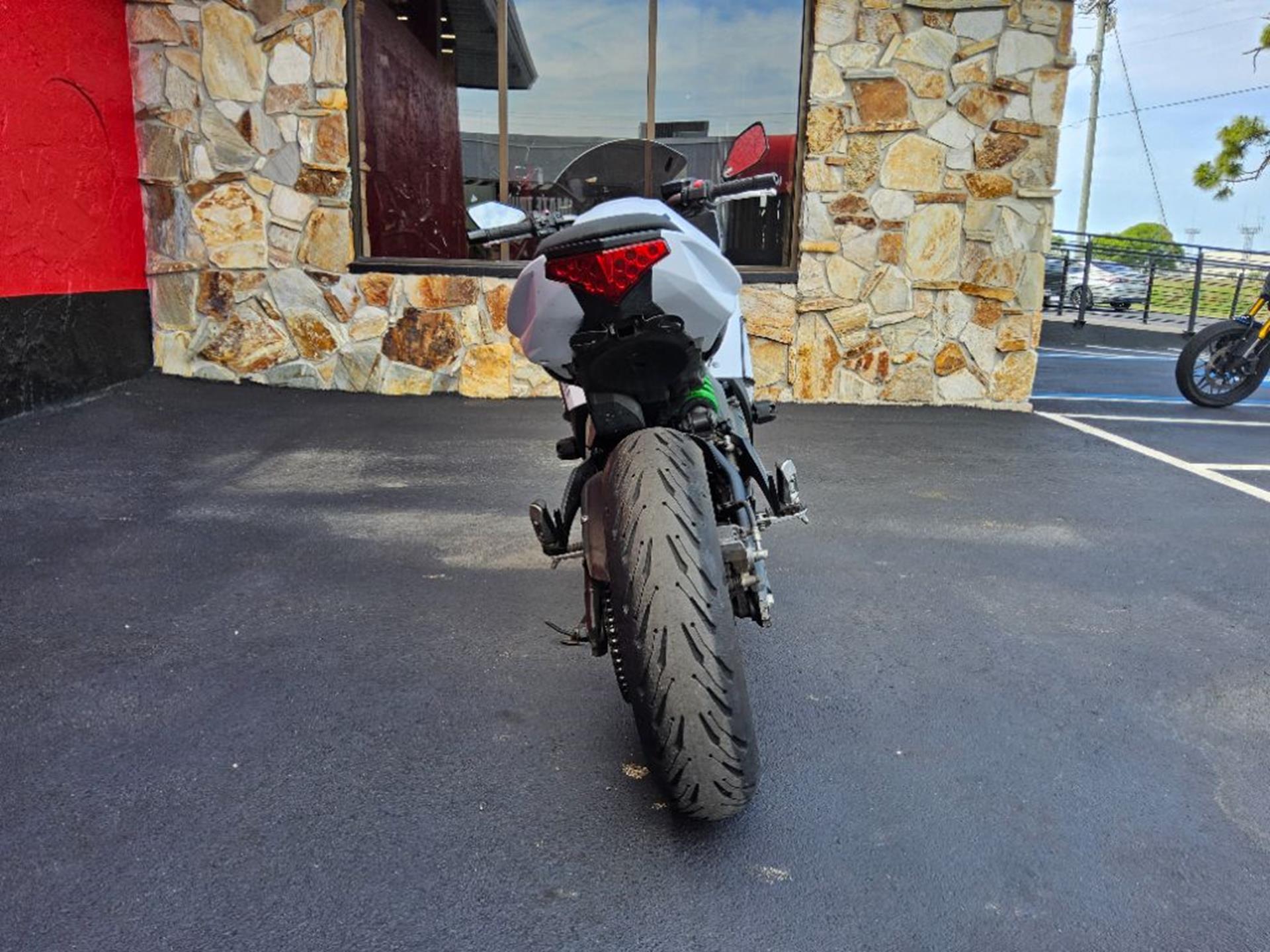 2015 Kawasaki Ninja® 650 8