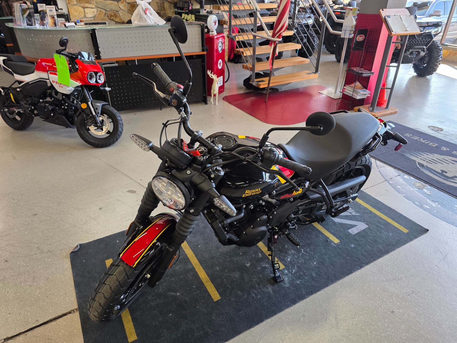 2026 Royal Enfield GUERILLA 450 in Fort Myers, Florida - Photo 17