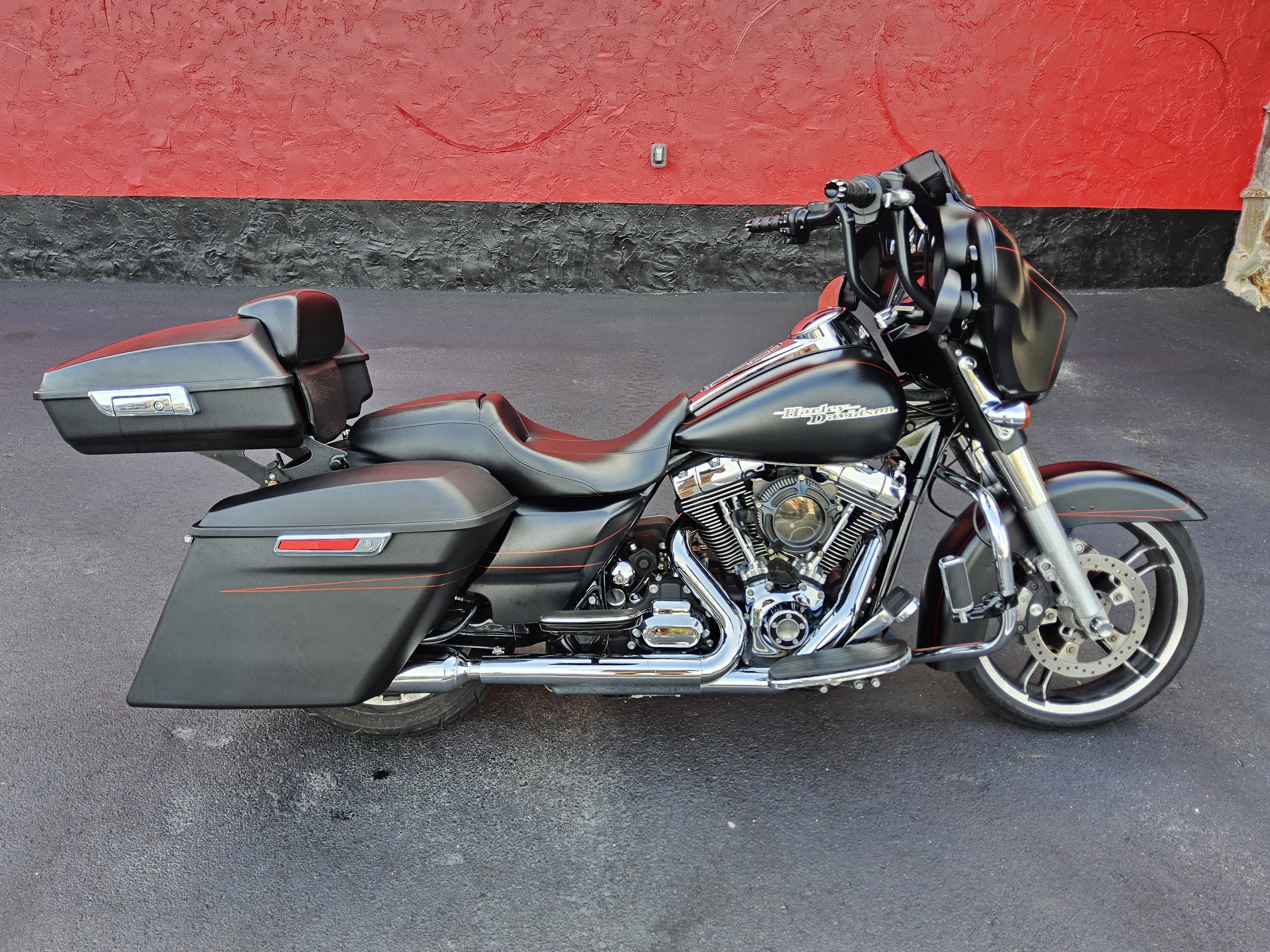 2016 Harley-Davidson Street Glide® Special in Fort Myers, Florida - Photo 6
