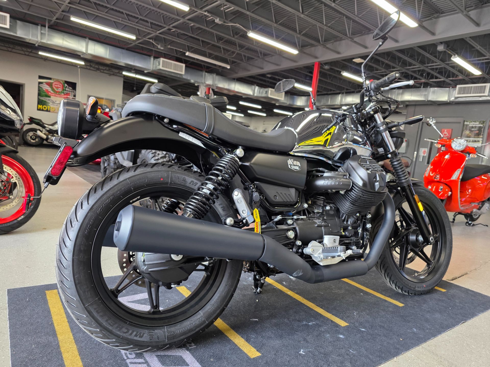 2025 Moto Guzzi V7 Stone in Fort Myers, Florida - Photo 4