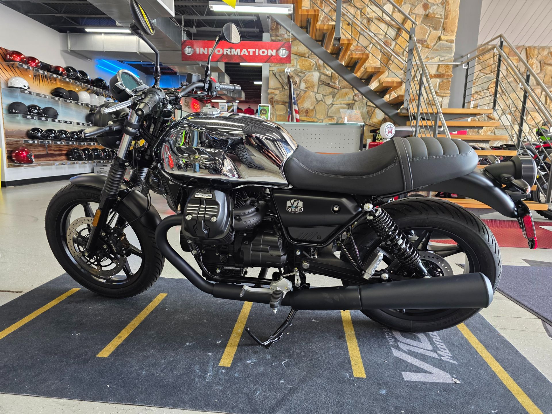 2025 Moto Guzzi V7 Stone in Fort Myers, Florida - Photo 9