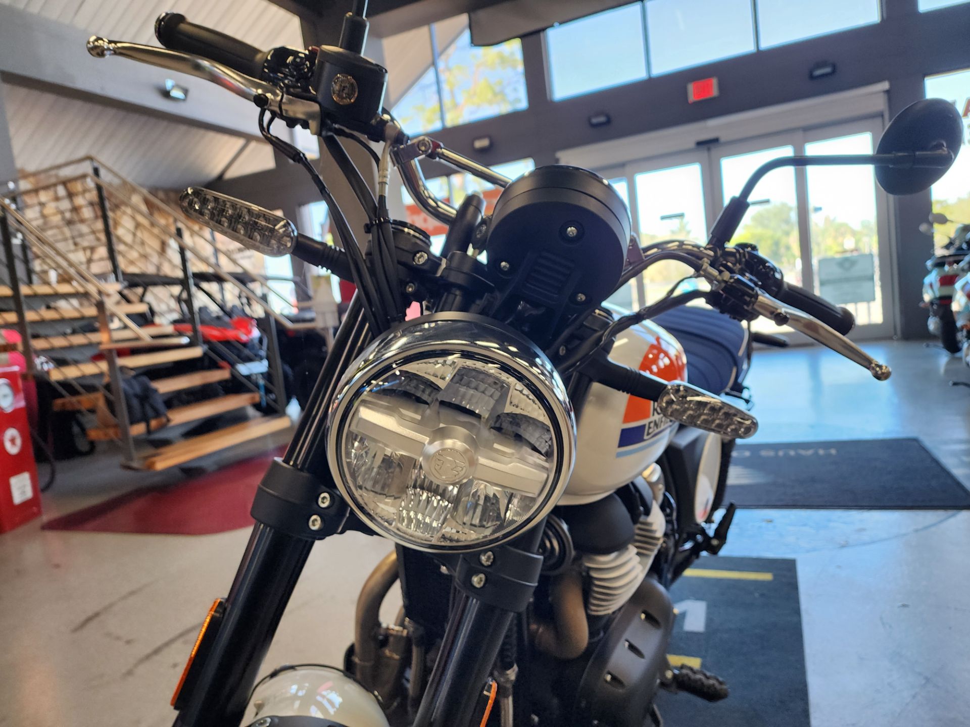 2025 Royal Enfield BEAR 650 in Fort Myers, Florida - Photo 14