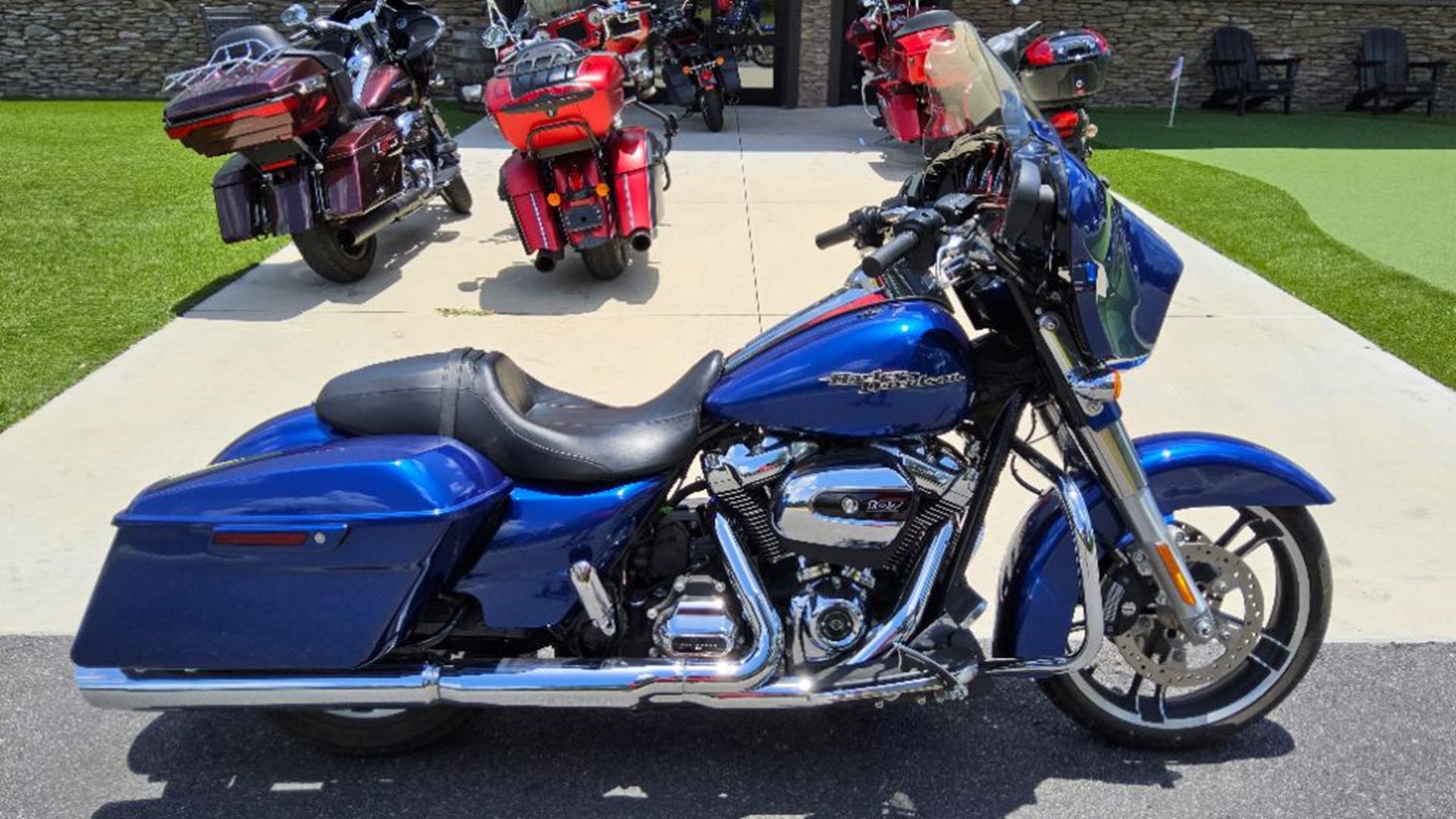 2017 Harley-Davidson Street Glide® Special 1