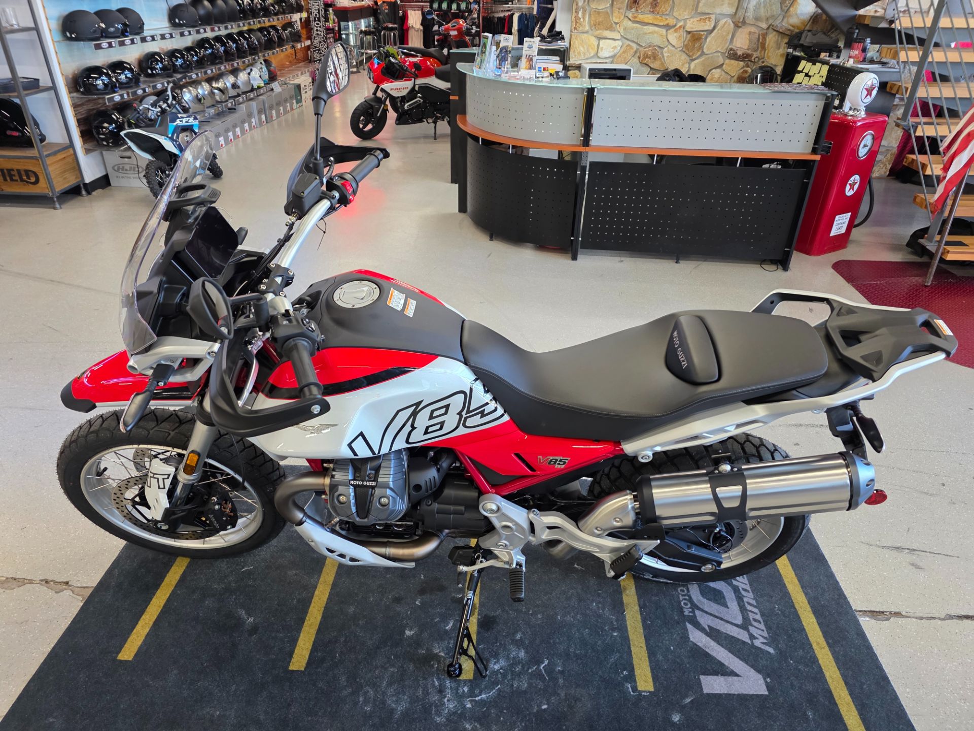 2025 Moto Guzzi V85 TT in Fort Myers, Florida - Photo 15