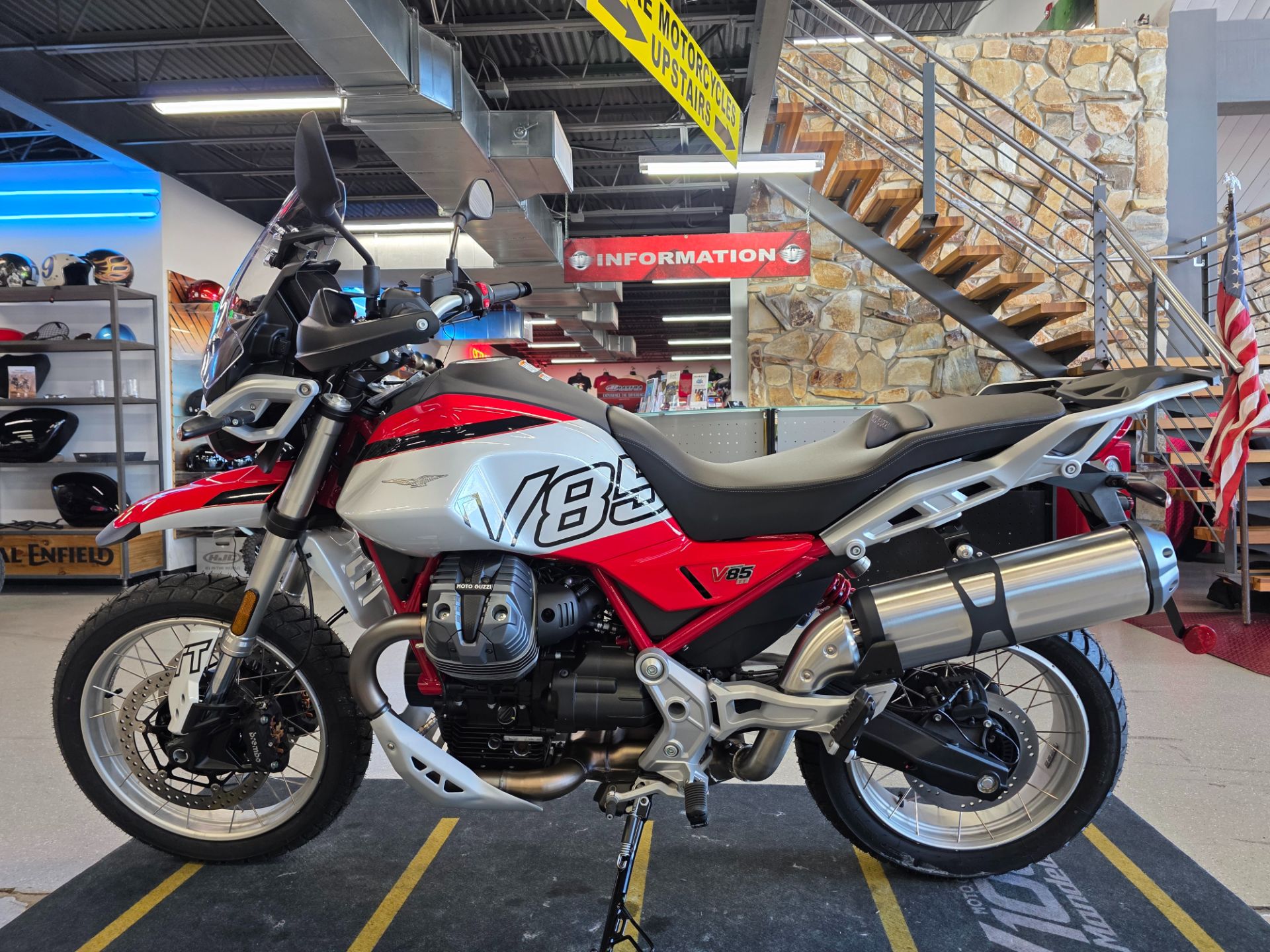 2025 Moto Guzzi V85 TT in Fort Myers, Florida - Photo 16