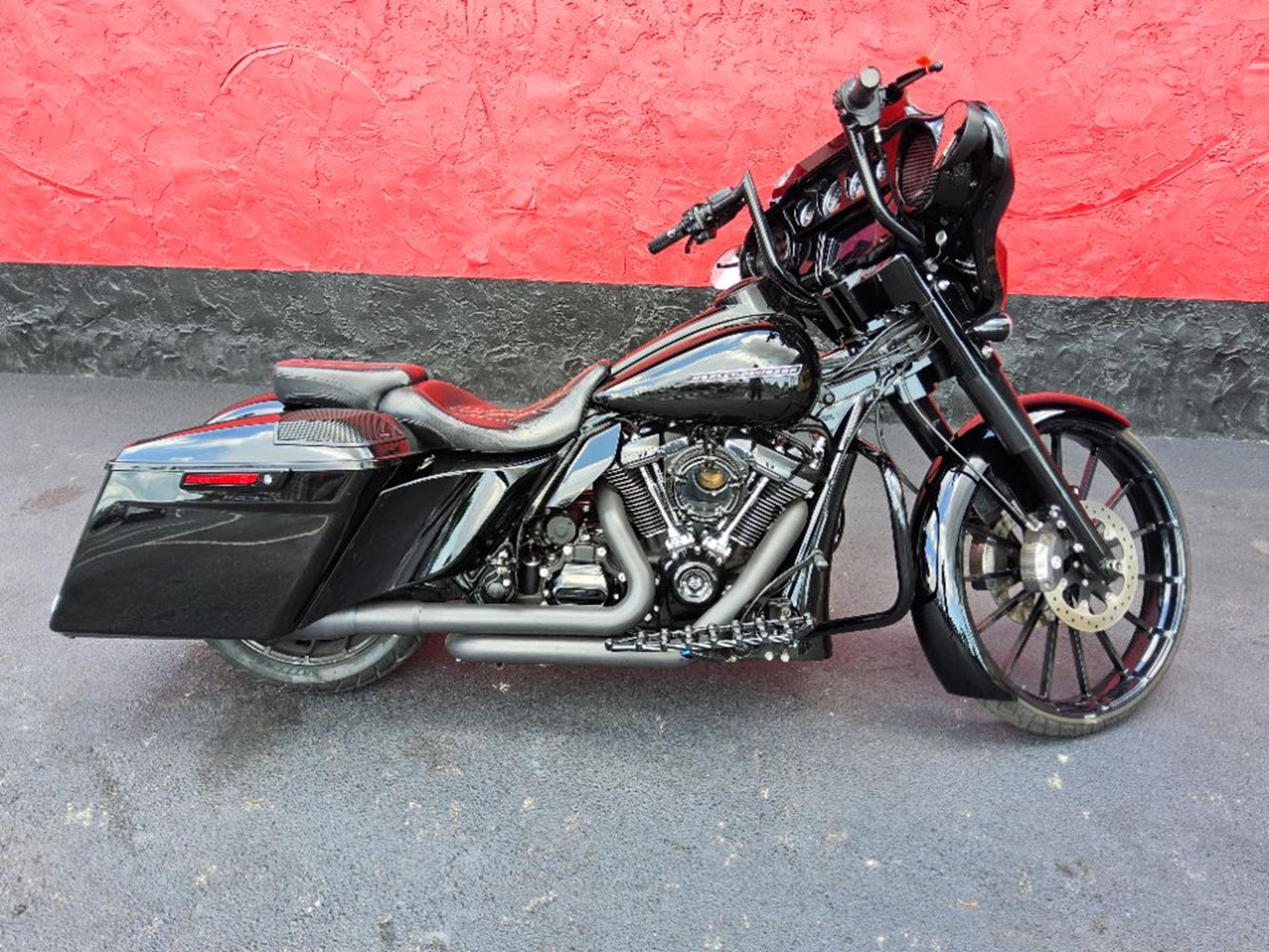2019 Harley-Davidson Street Glide® Special 1