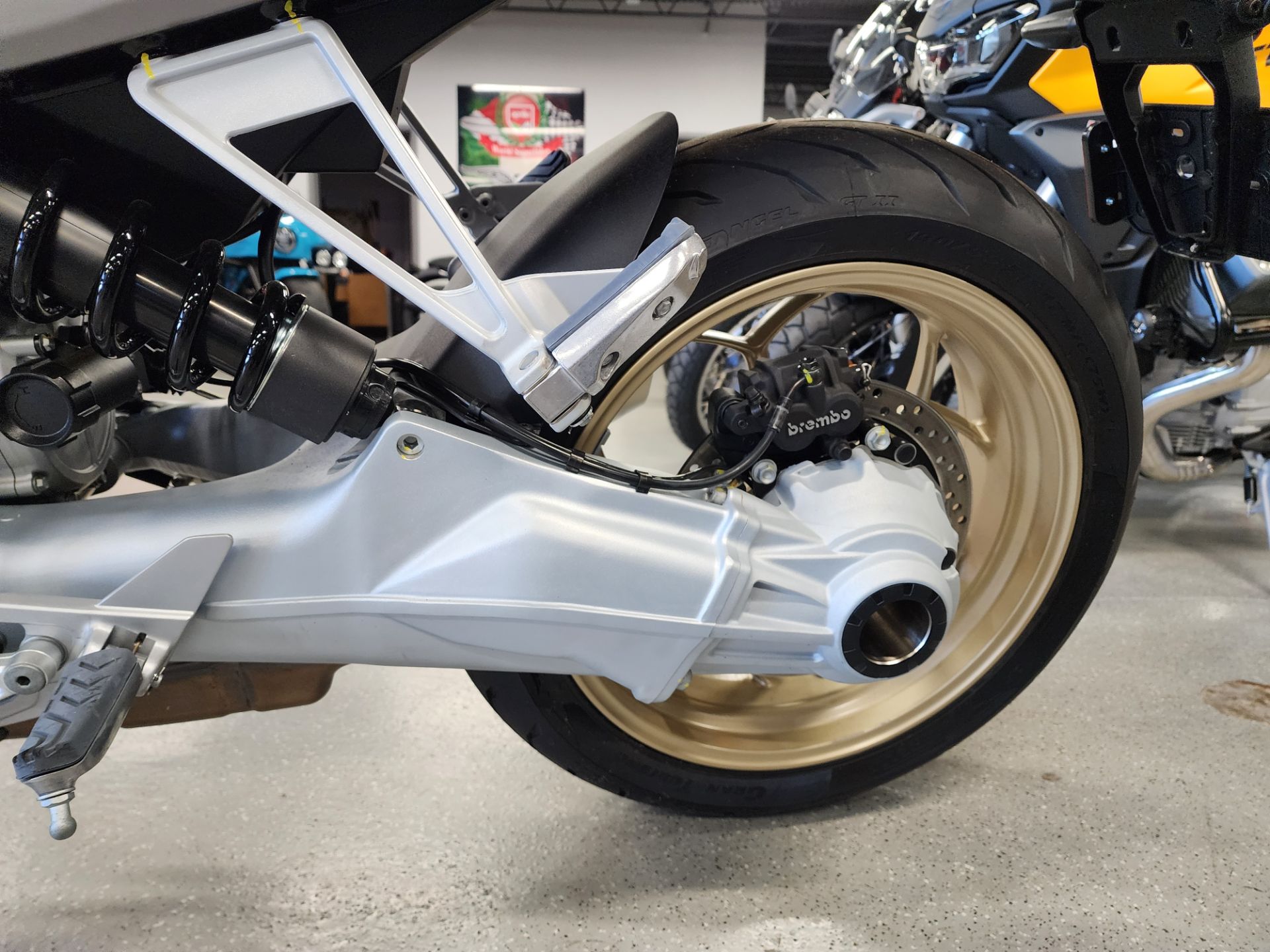 2023 Moto Guzzi V100 Mandello Aviazione Navale in Fort Myers, Florida - Photo 6