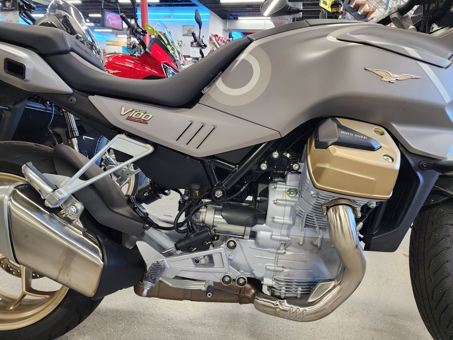 2023 Moto Guzzi V100 Mandello Aviazione Navale in Fort Myers, Florida - Photo 11