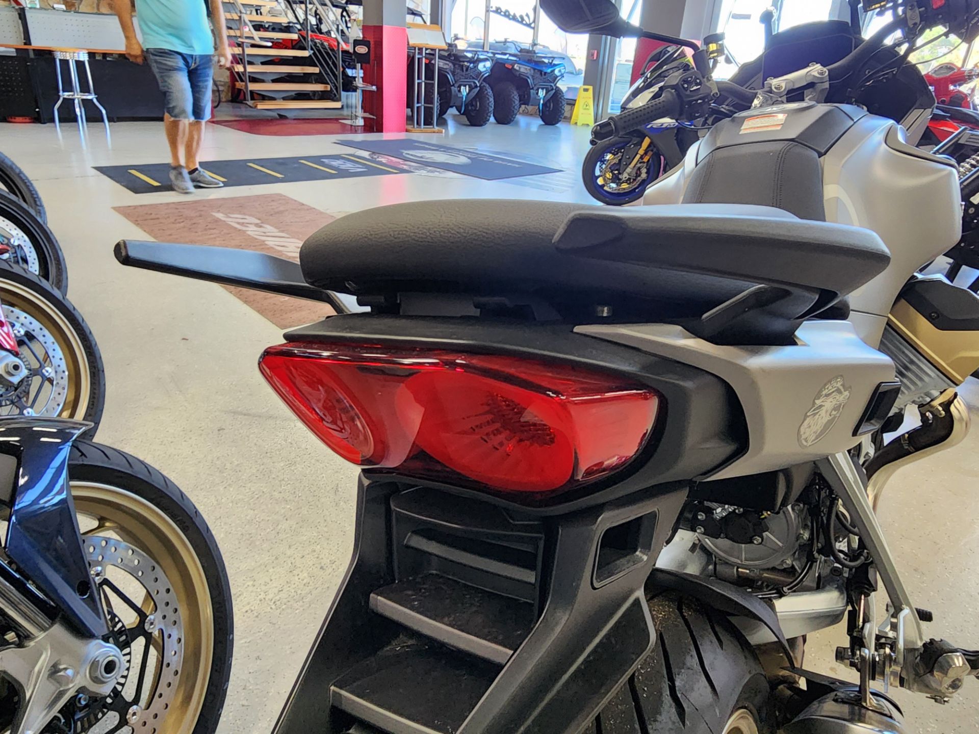 2023 Moto Guzzi V100 Mandello Aviazione Navale in Fort Myers, Florida - Photo 14