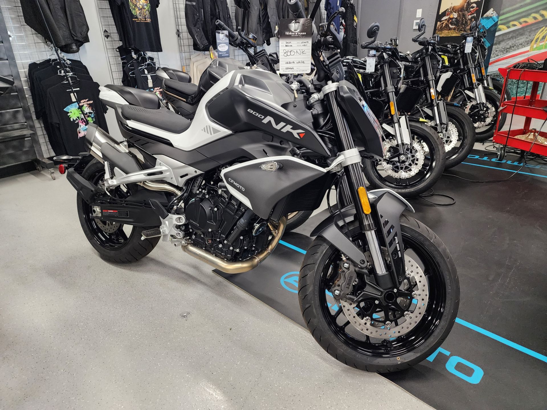 2024 CFMOTO 800NK in Fort Myers, Florida - Photo 2