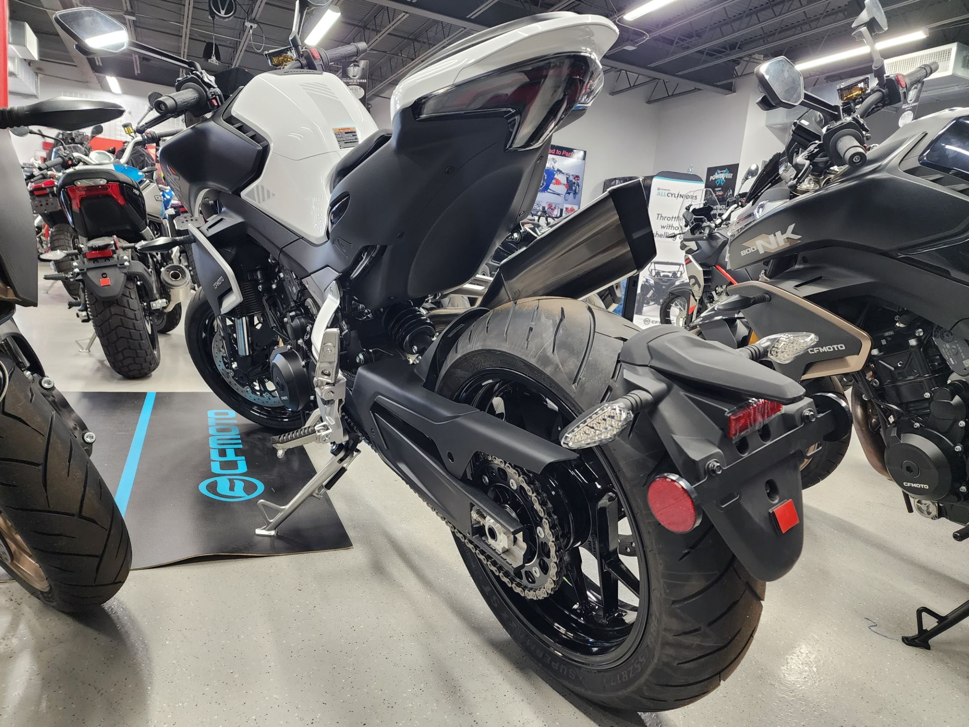 2024 CFMOTO 800NK in Fort Myers, Florida - Photo 12