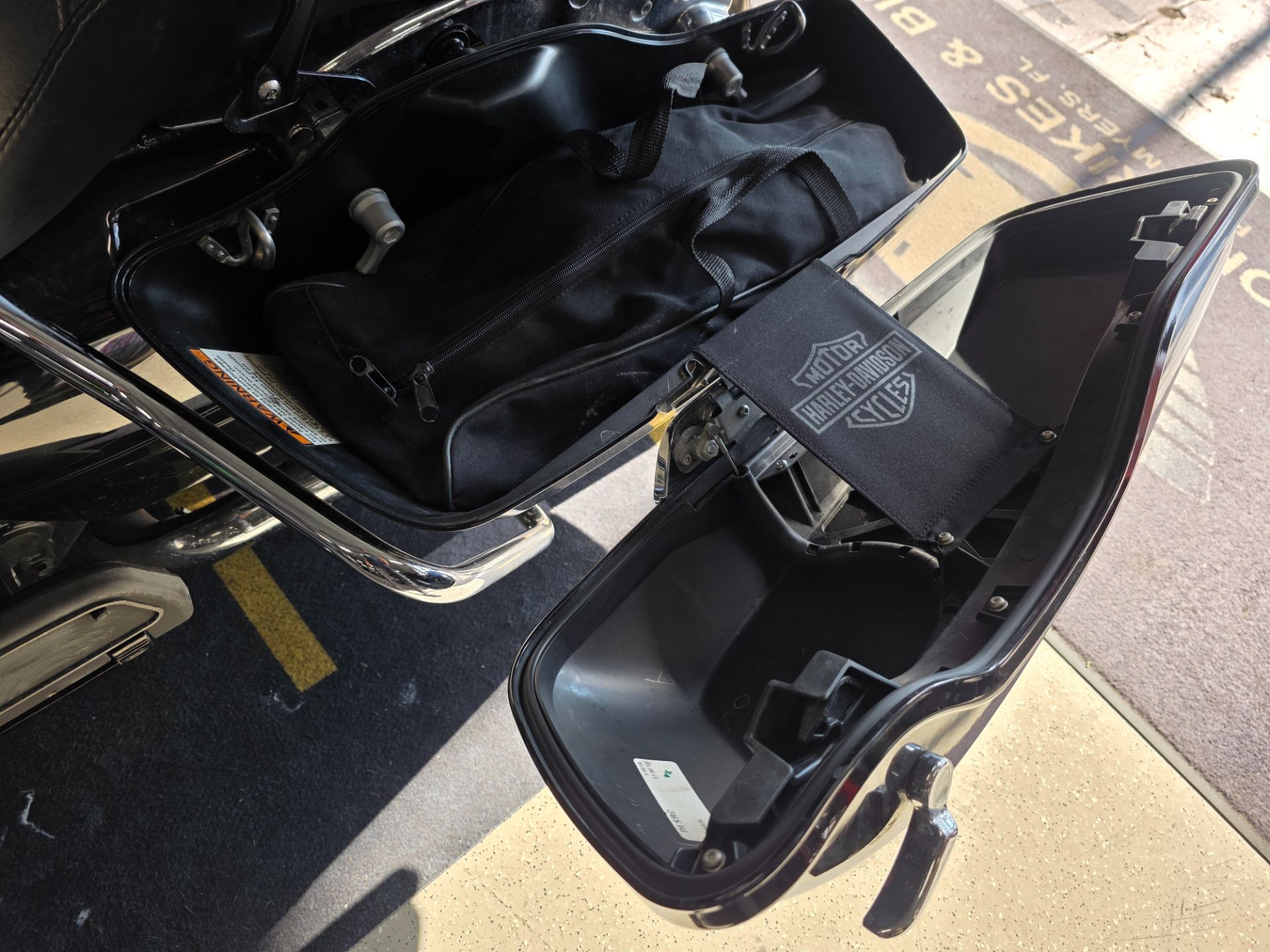 2018 Harley-Davidson Road Glide® Ultra in Fort Myers, Florida - Photo 11