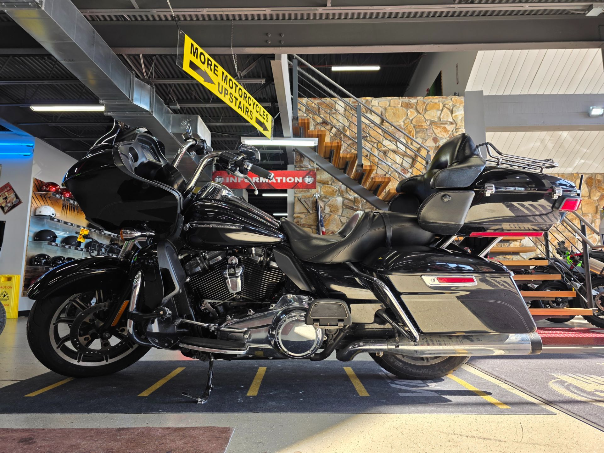 2018 Harley-Davidson Road Glide® Ultra in Fort Myers, Florida - Photo 3