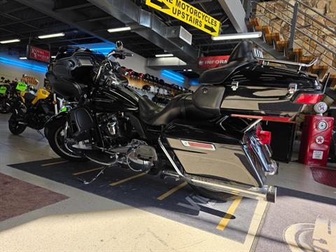 2018 Harley-Davidson Road Glide® Ultra in Fort Myers, Florida - Photo 7