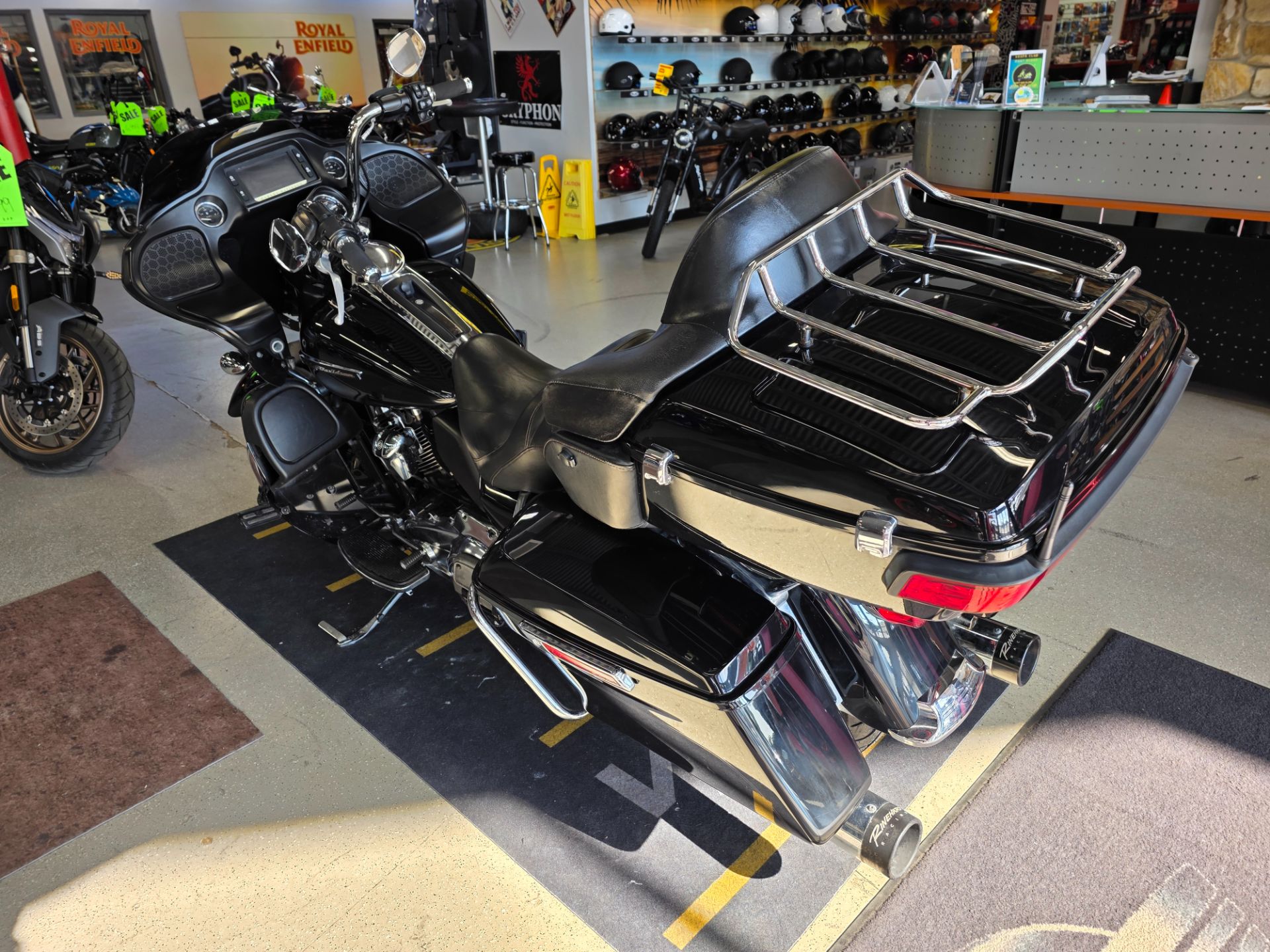 2018 Harley-Davidson Road Glide® Ultra in Fort Myers, Florida - Photo 9