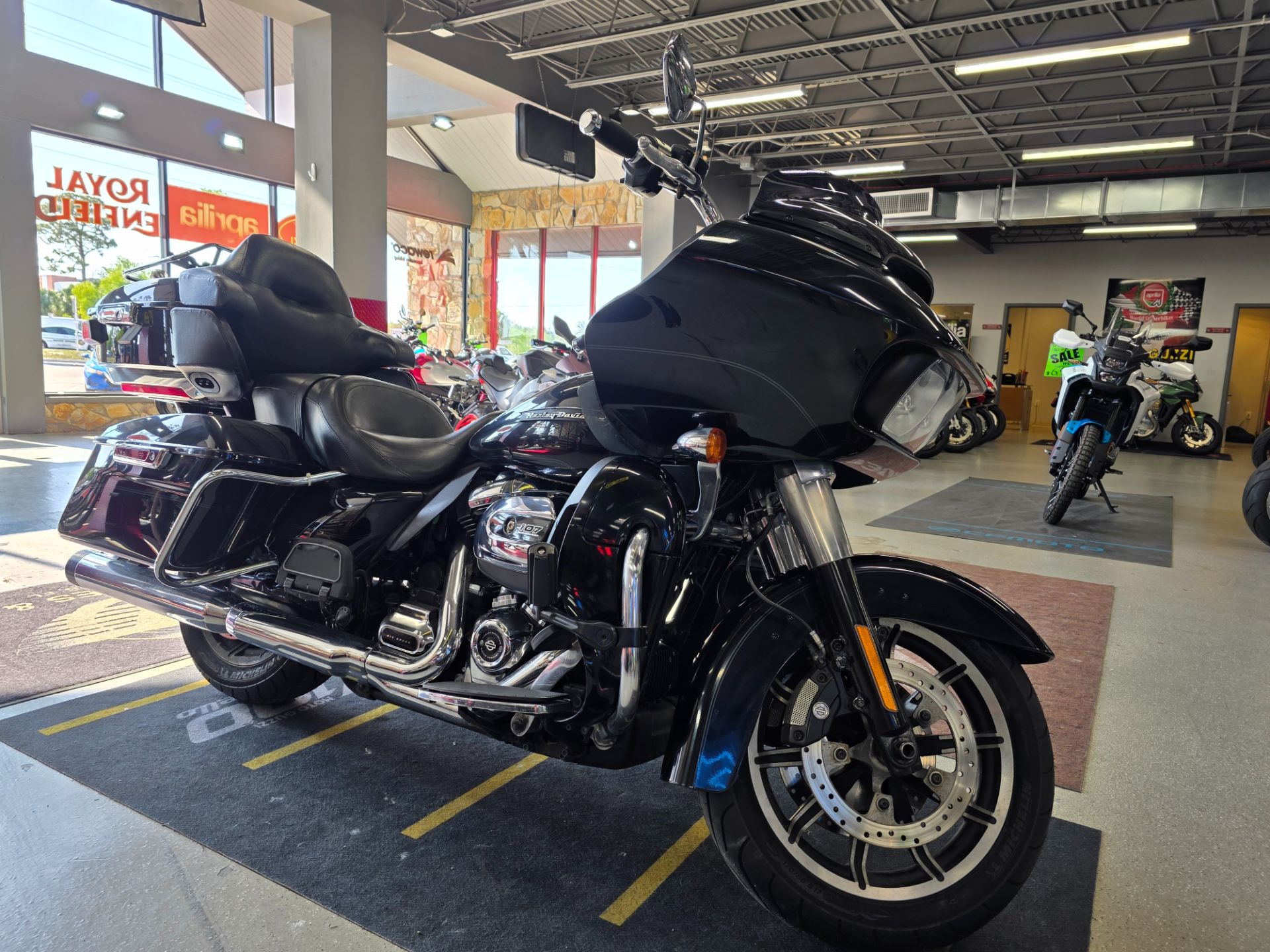 2018 Harley-Davidson Road Glide® Ultra in Fort Myers, Florida - Photo 2