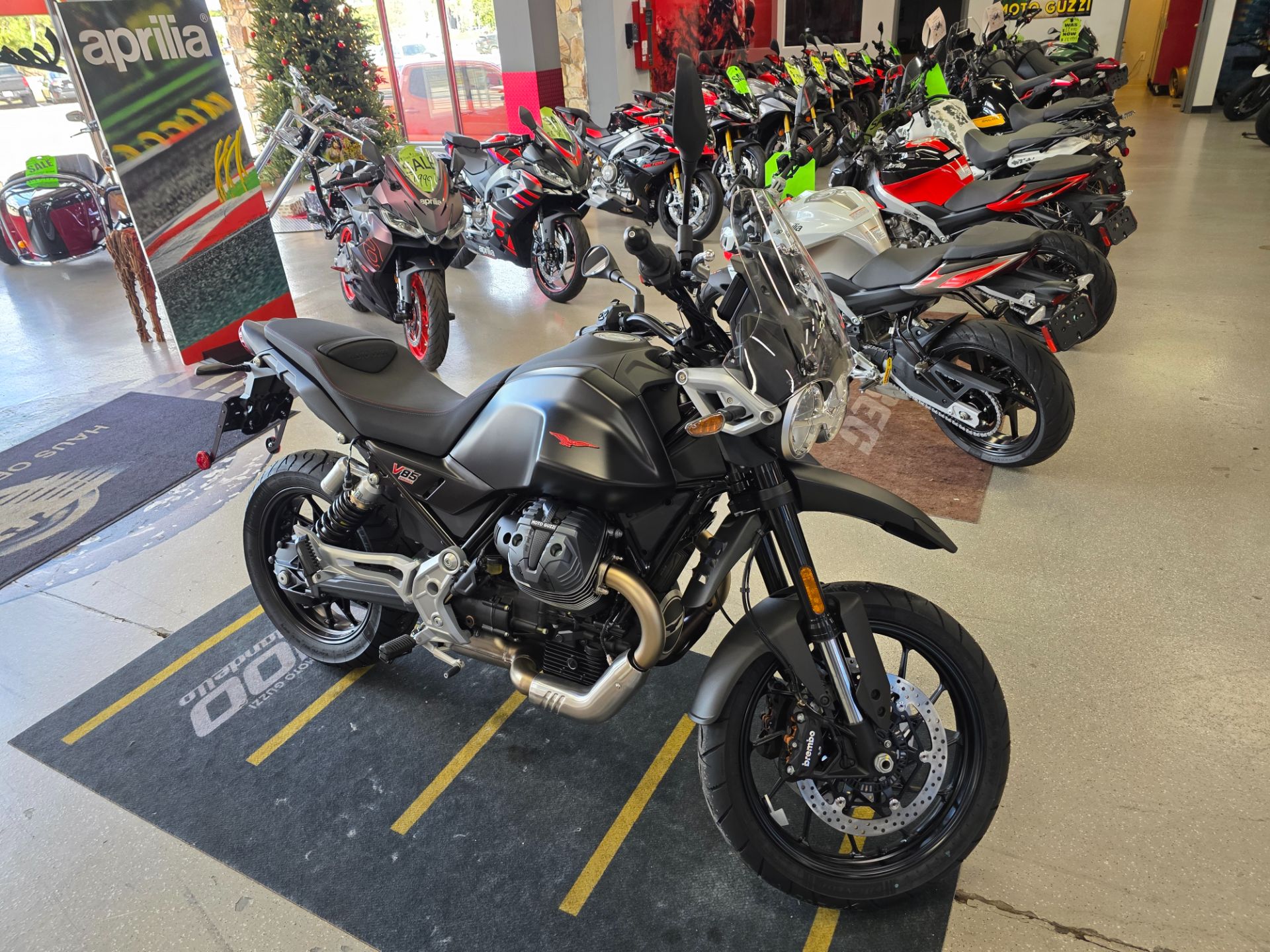 2025 Moto Guzzi V85 Strada in Fort Myers, Florida - Photo 2
