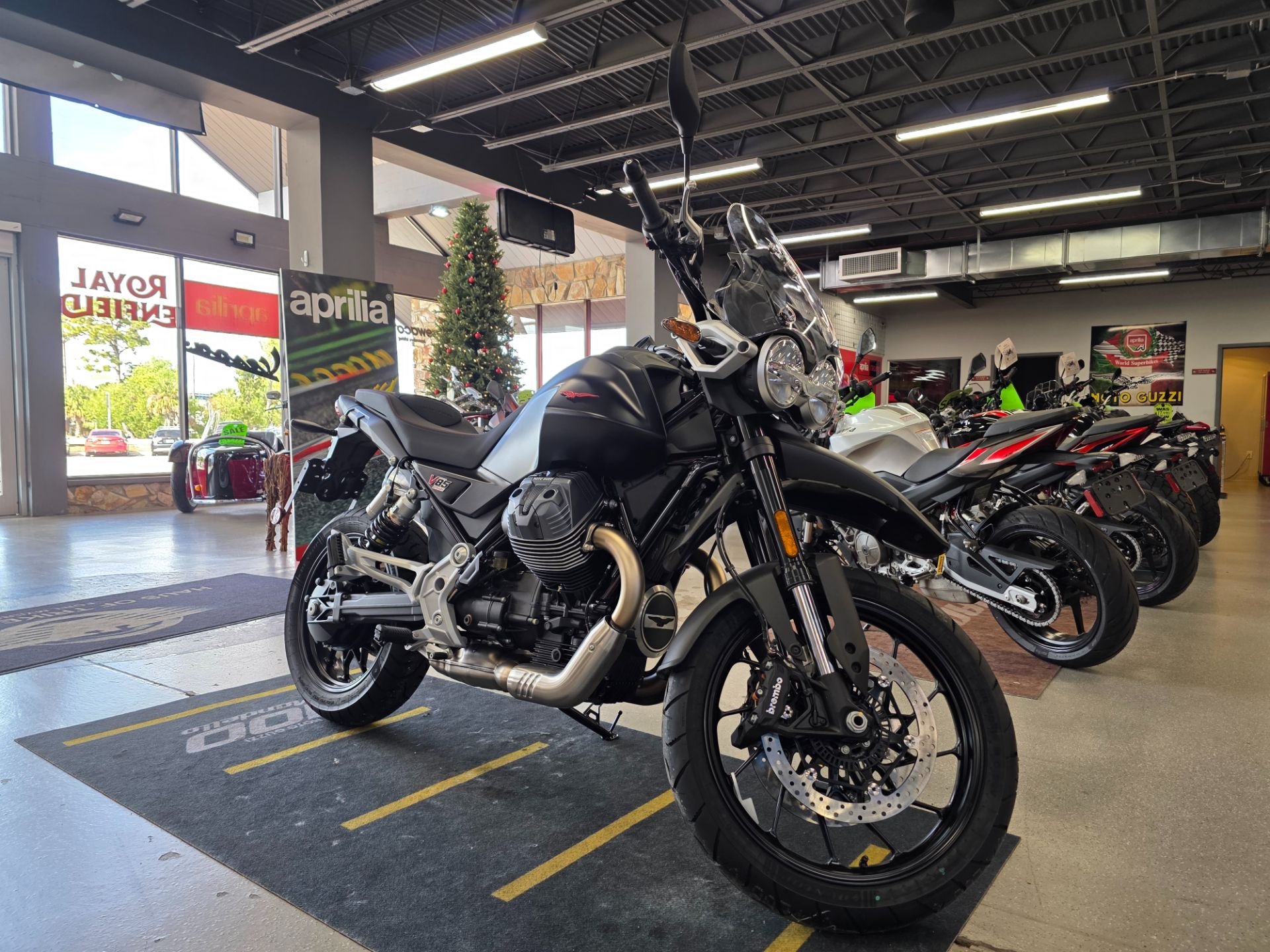 2025 Moto Guzzi V85 Strada in Fort Myers, Florida - Photo 3