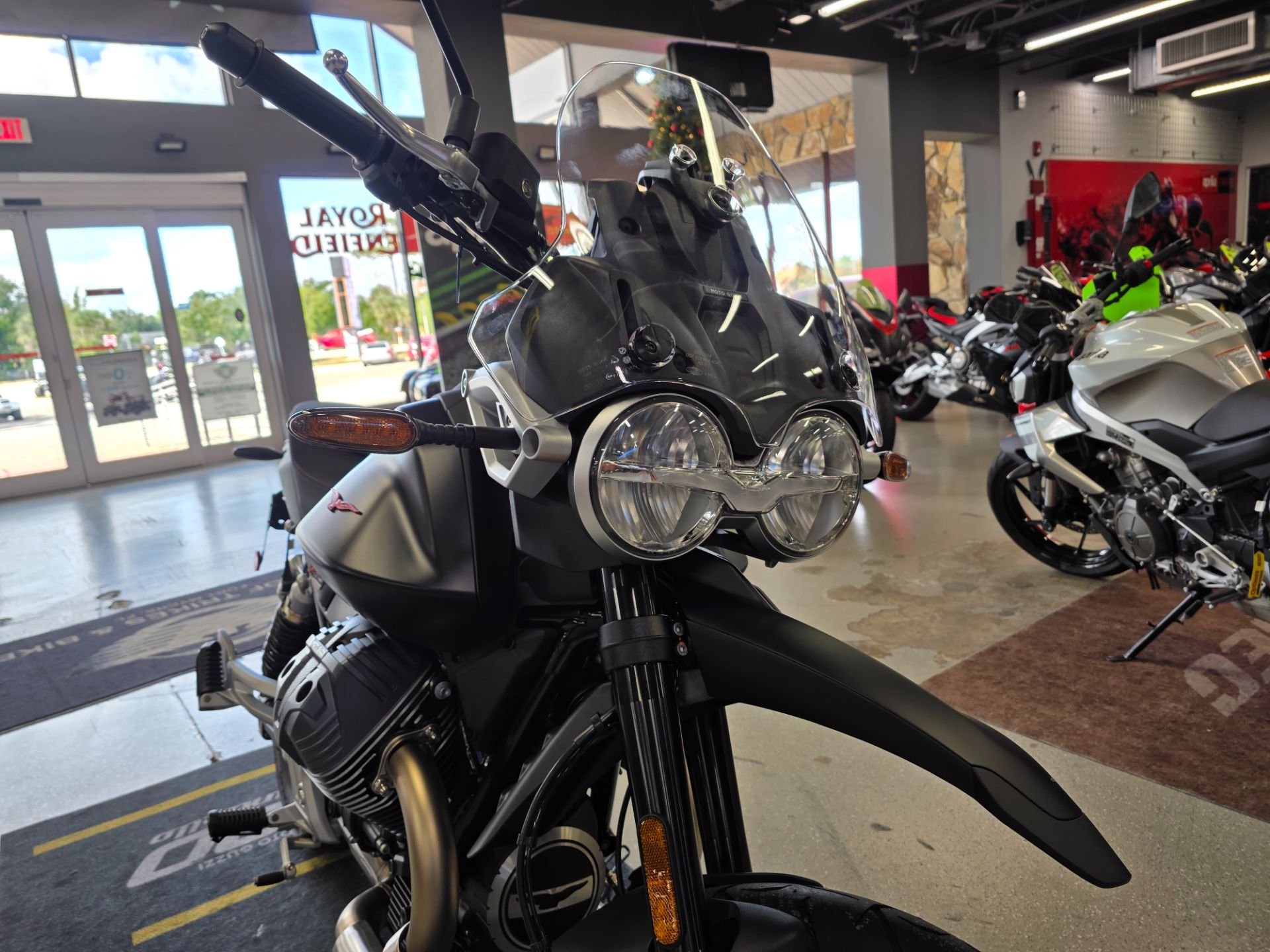 2025 Moto Guzzi V85 Strada in Fort Myers, Florida - Photo 5