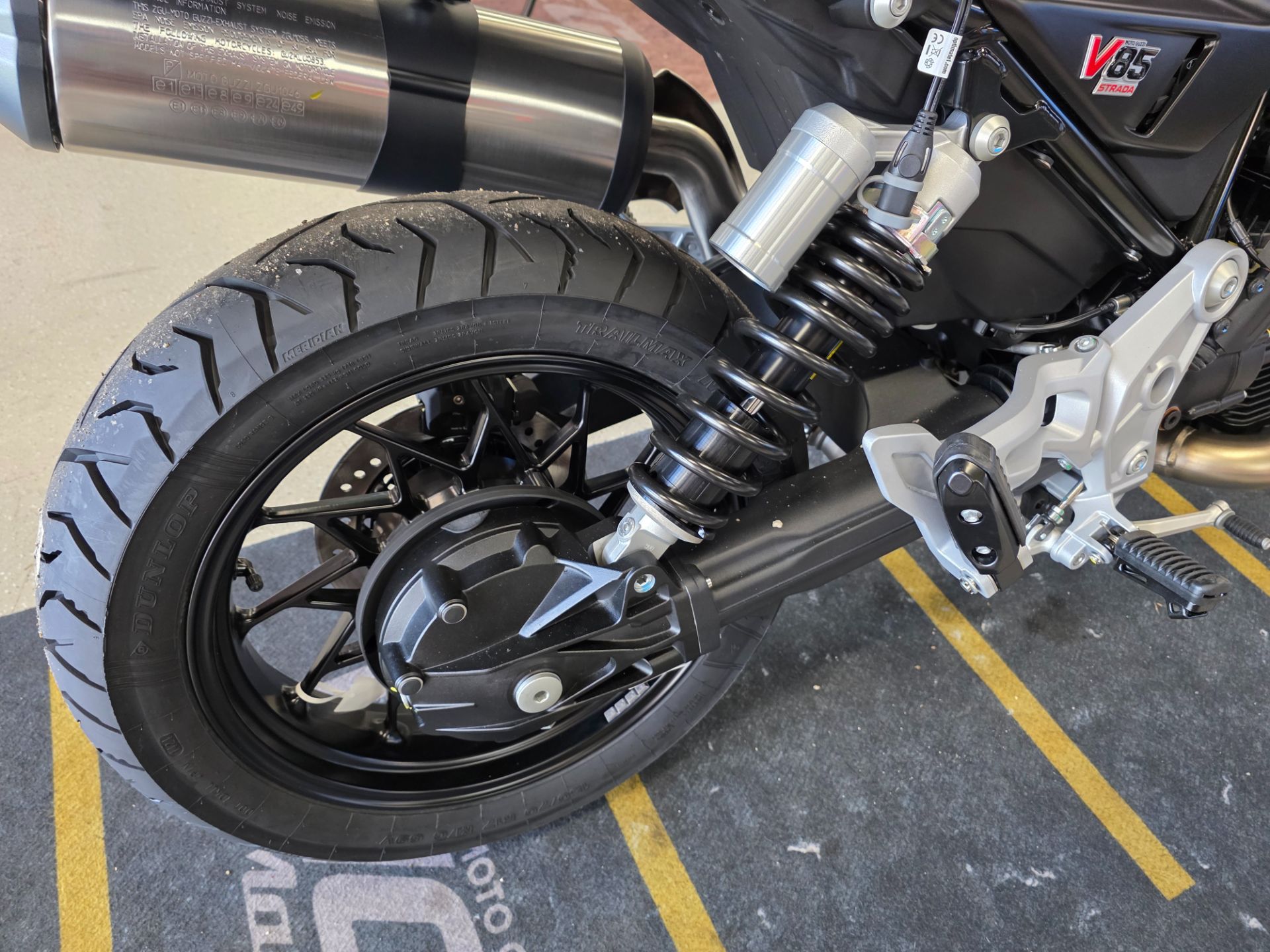 2025 Moto Guzzi V85 Strada in Fort Myers, Florida - Photo 8