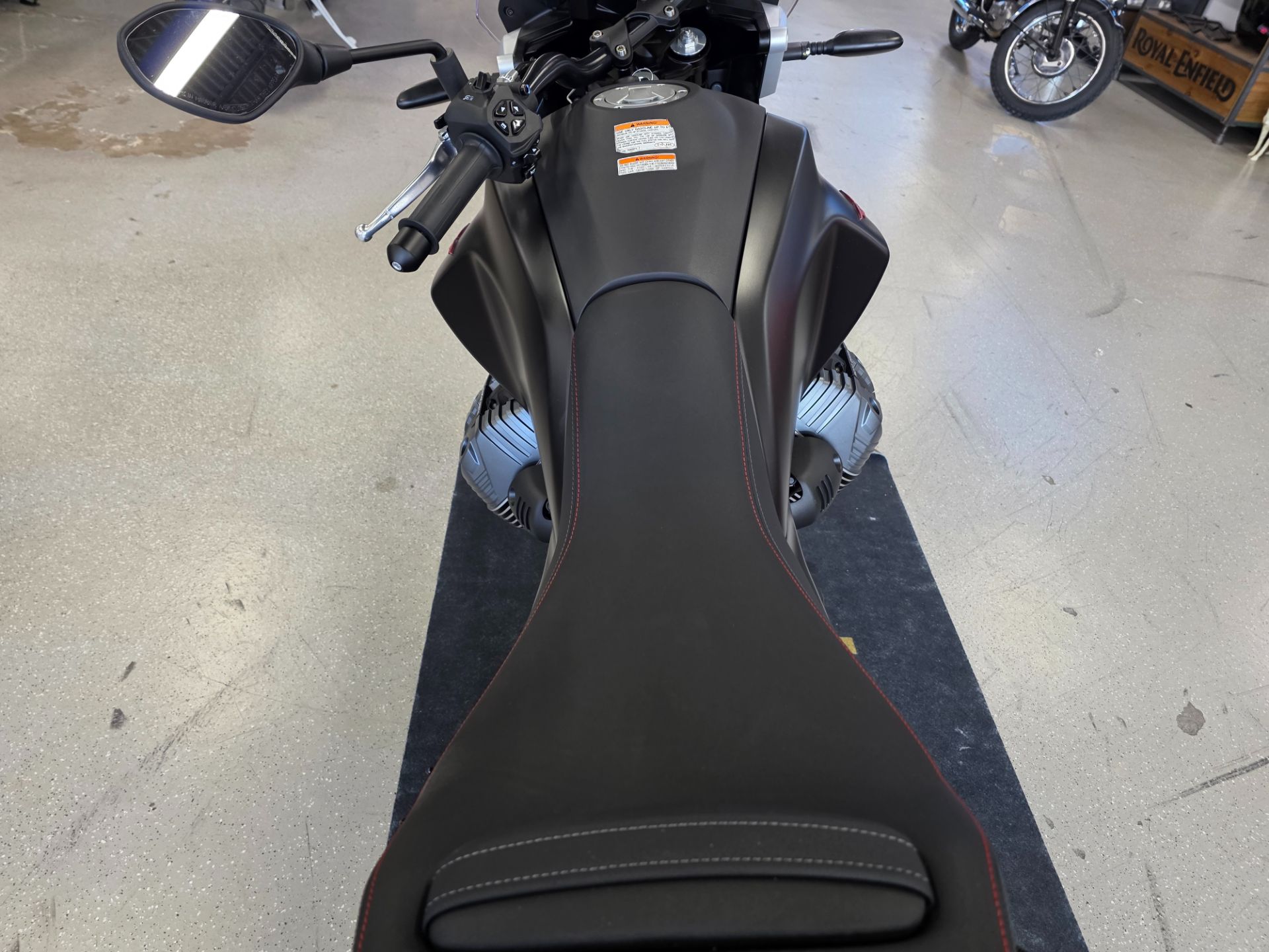 2025 Moto Guzzi V85 Strada in Fort Myers, Florida - Photo 12