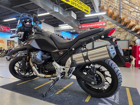 2025 Moto Guzzi V85 Strada in Fort Myers, Florida - Photo 16