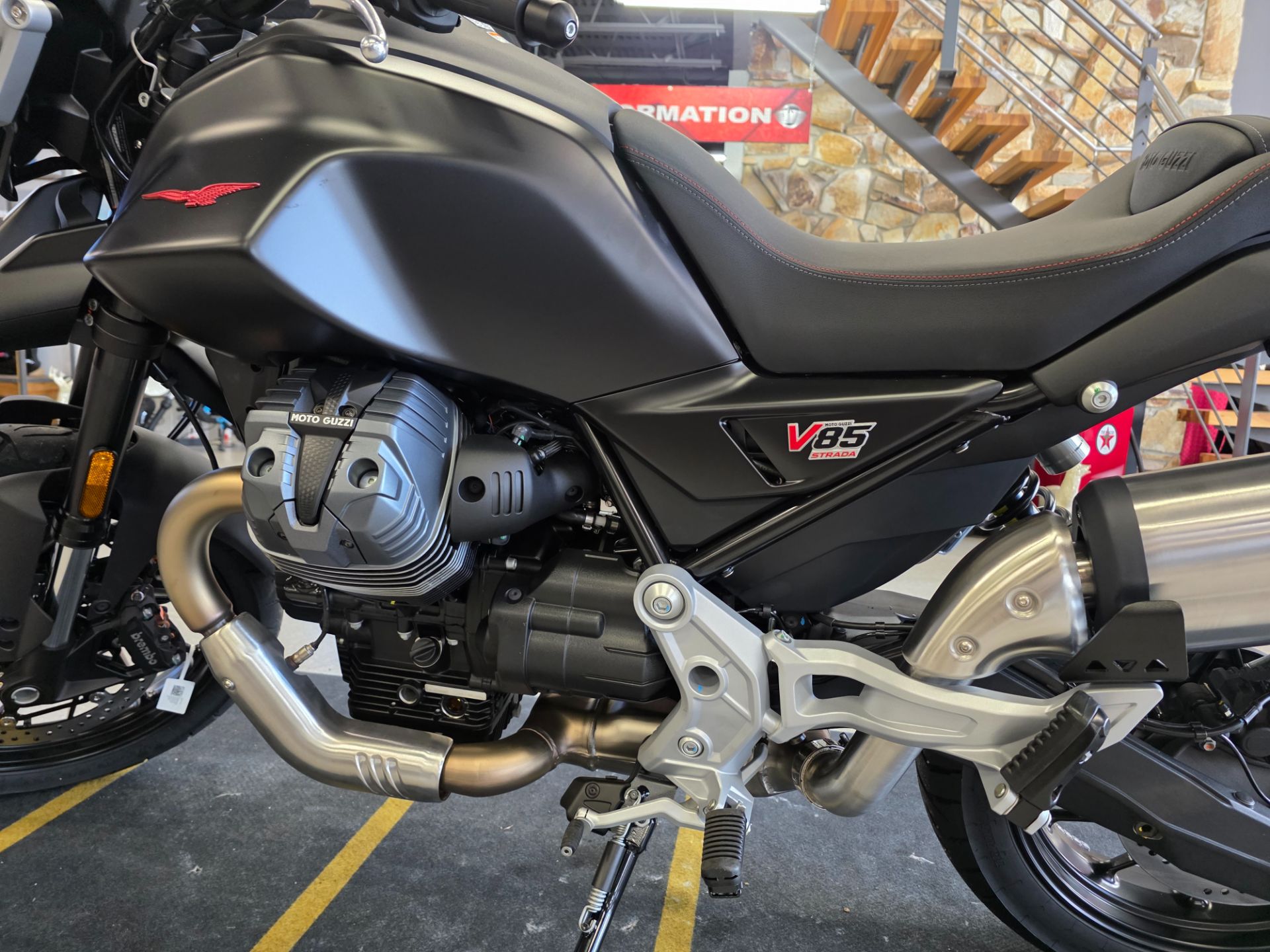 2025 Moto Guzzi V85 Strada in Fort Myers, Florida - Photo 17