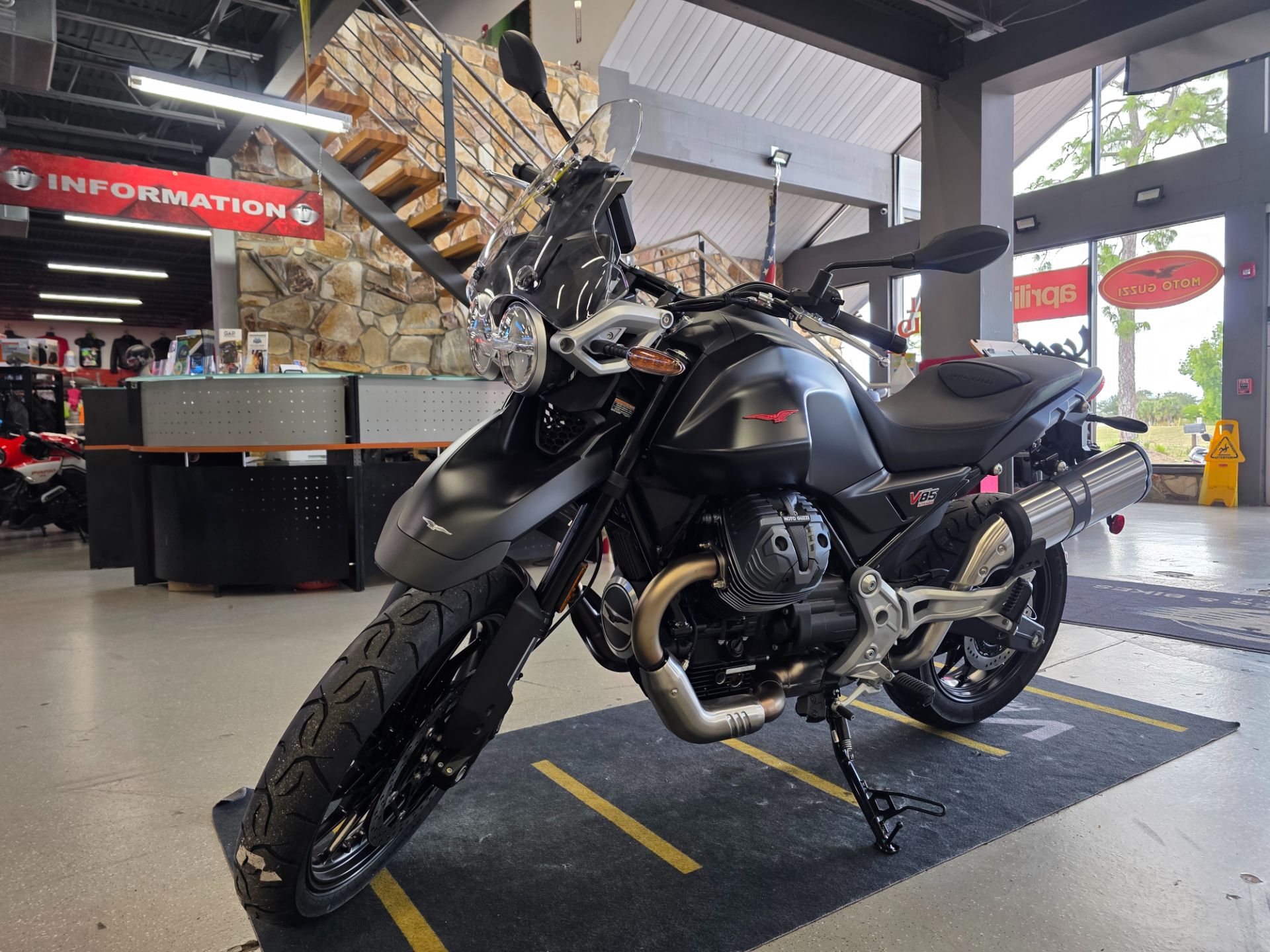 2025 Moto Guzzi V85 Strada in Fort Myers, Florida - Photo 19