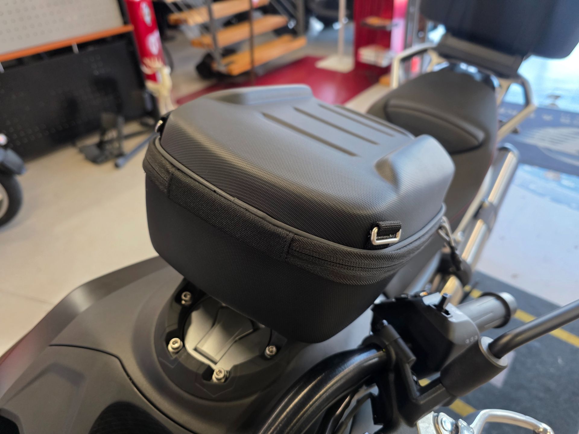 2025 Moto Guzzi V85 Strada in Fort Myers, Florida - Photo 26