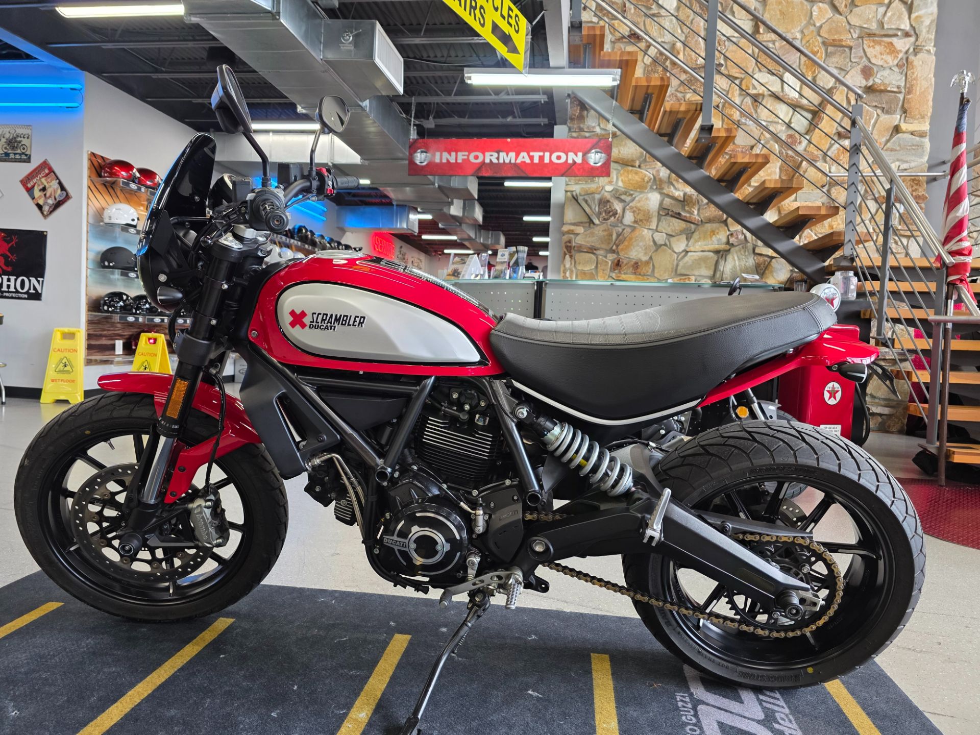 2022 Ducati Scrambler Icon Dark in Fort Myers, Florida - Photo 4
