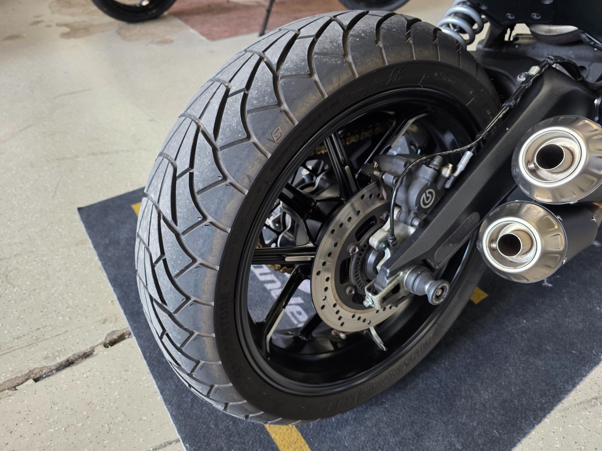 2022 Ducati Scrambler Icon Dark in Fort Myers, Florida - Photo 16