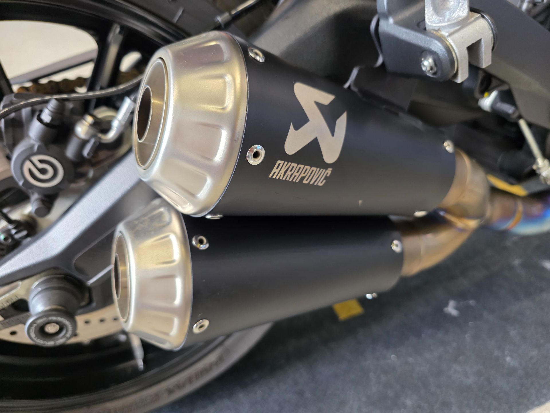 2022 Ducati Scrambler Icon Dark in Fort Myers, Florida - Photo 17