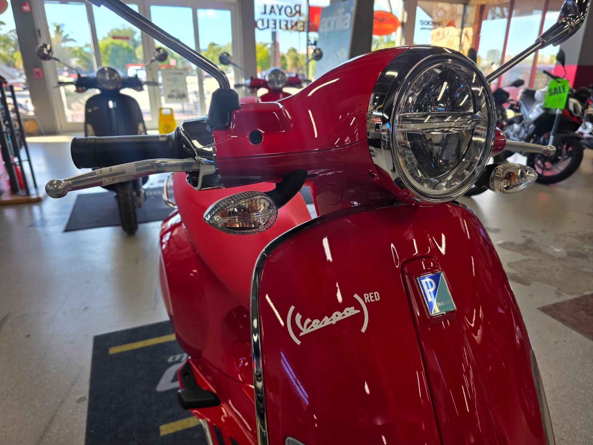 2025 Vespa Primavera 150 Red in Fort Myers, Florida - Photo 5