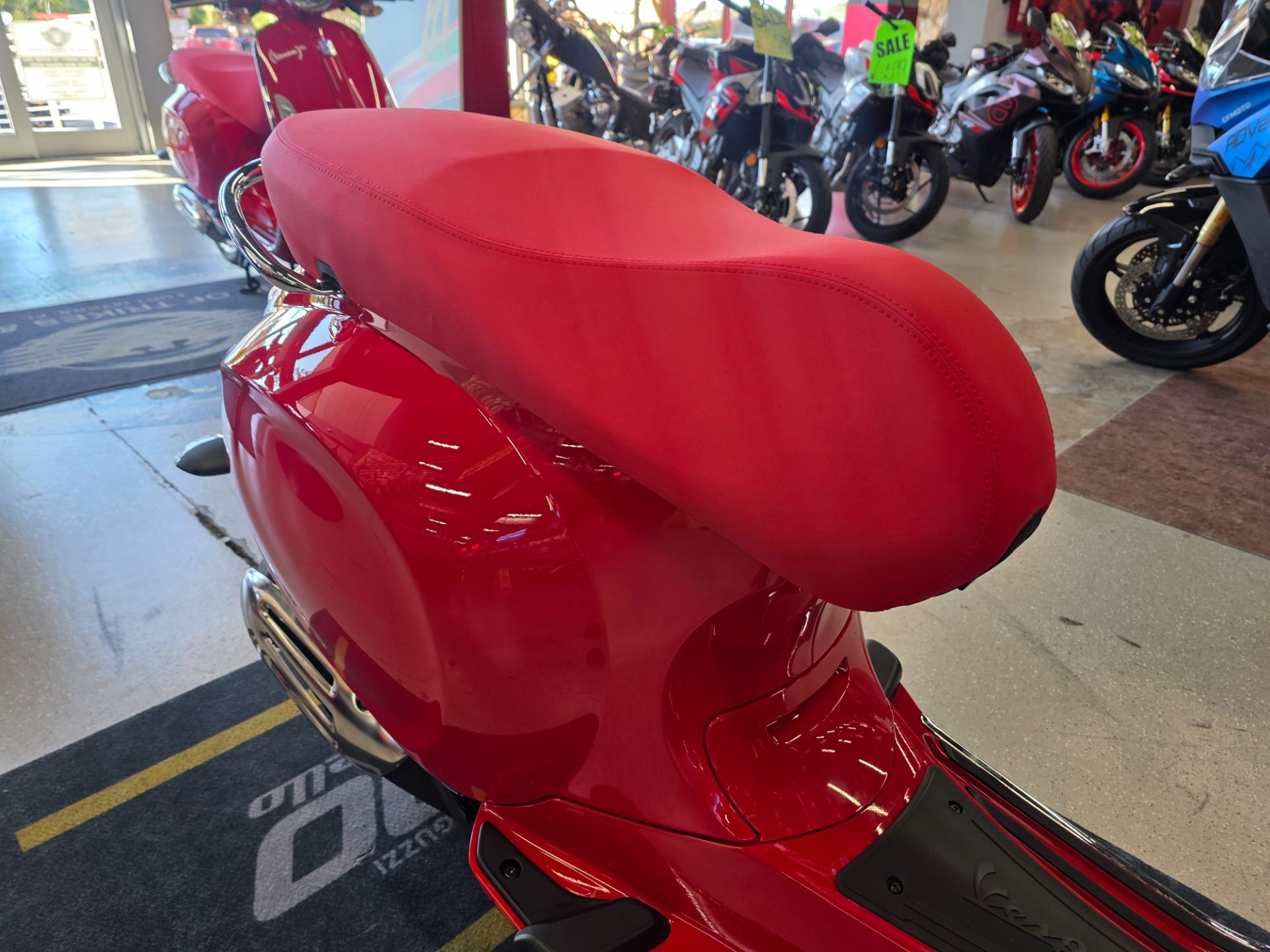 2025 Vespa Primavera 150 Red in Fort Myers, Florida - Photo 6