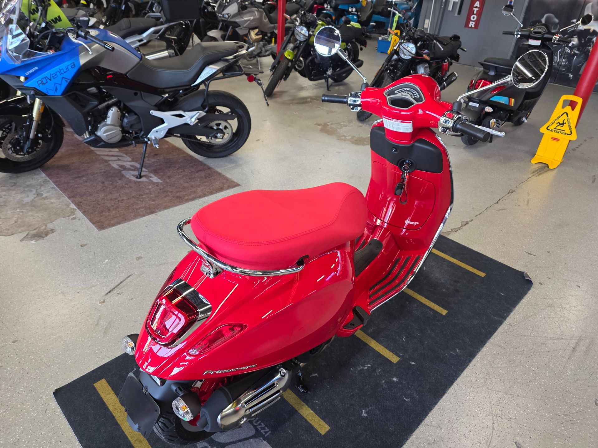 2025 Vespa Primavera 150 Red in Fort Myers, Florida - Photo 7
