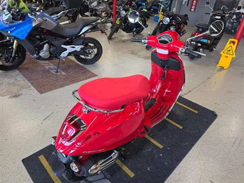 2025 Vespa Primavera 150 Red in Fort Myers, Florida - Photo 7