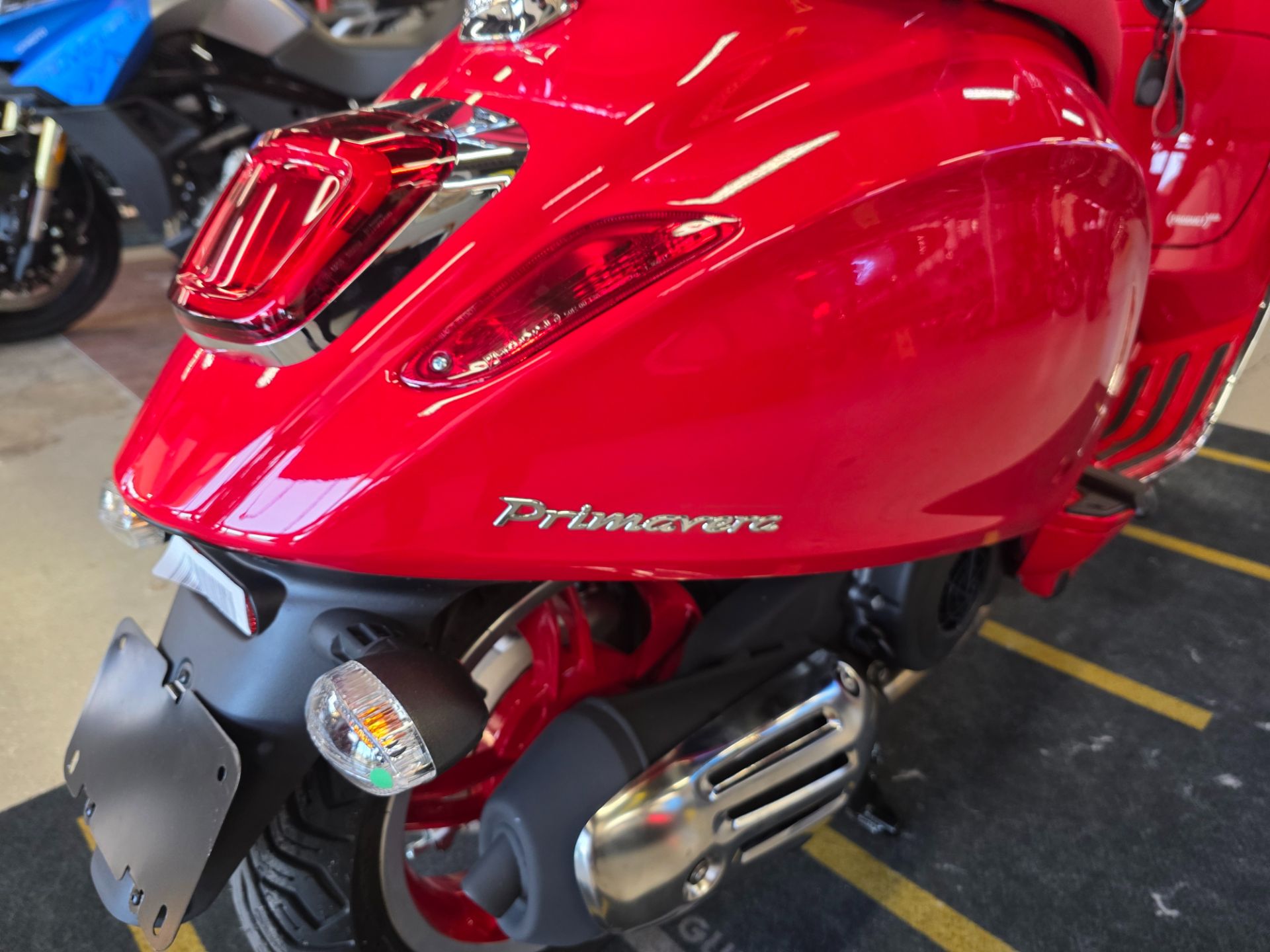 2025 Vespa Primavera 150 Red in Fort Myers, Florida - Photo 8